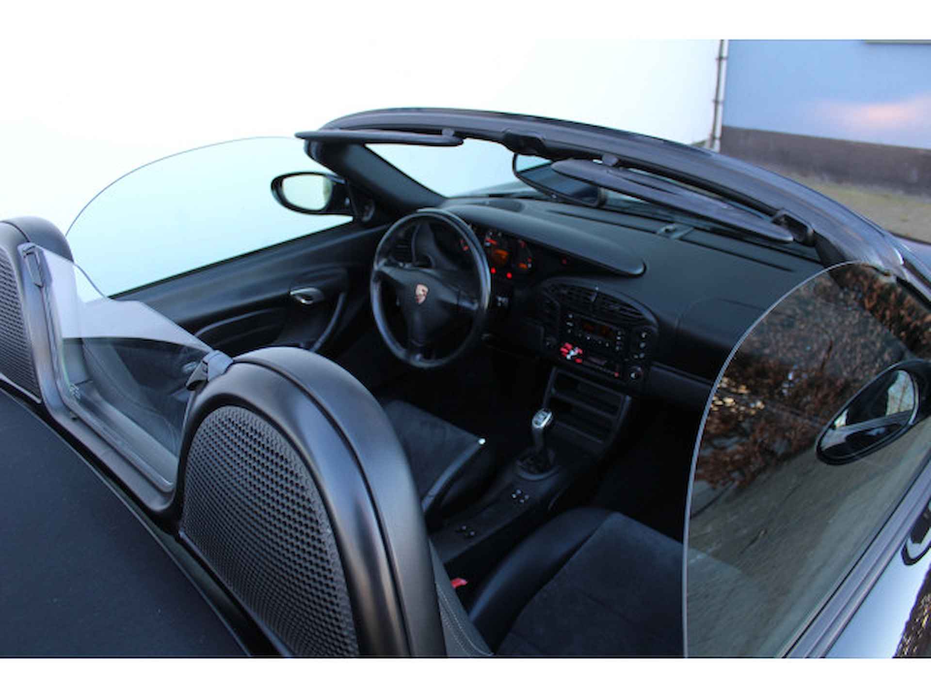 Porsche Boxster 2.7 | Hard en soft top dak | Elektrisch bedienbaar cabrio dak | Airco | Cruise | 16 Inch LMV | Half leder/alcantara bekleding | Origineel NL auto | NAP | - 12/50