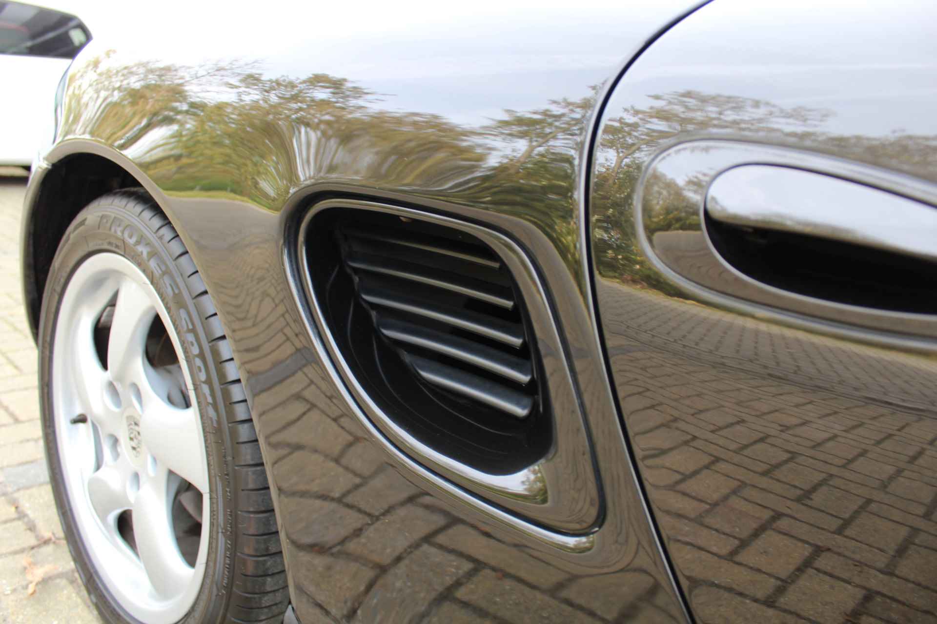 Porsche Boxster 2.7 | Hard en soft top dak | Elektrisch bedienbaar cabrio dak | Airco | Cruise | 16 Inch LMV | Half leder/alcantara bekleding | Origineel NL auto | NAP | - 15/50