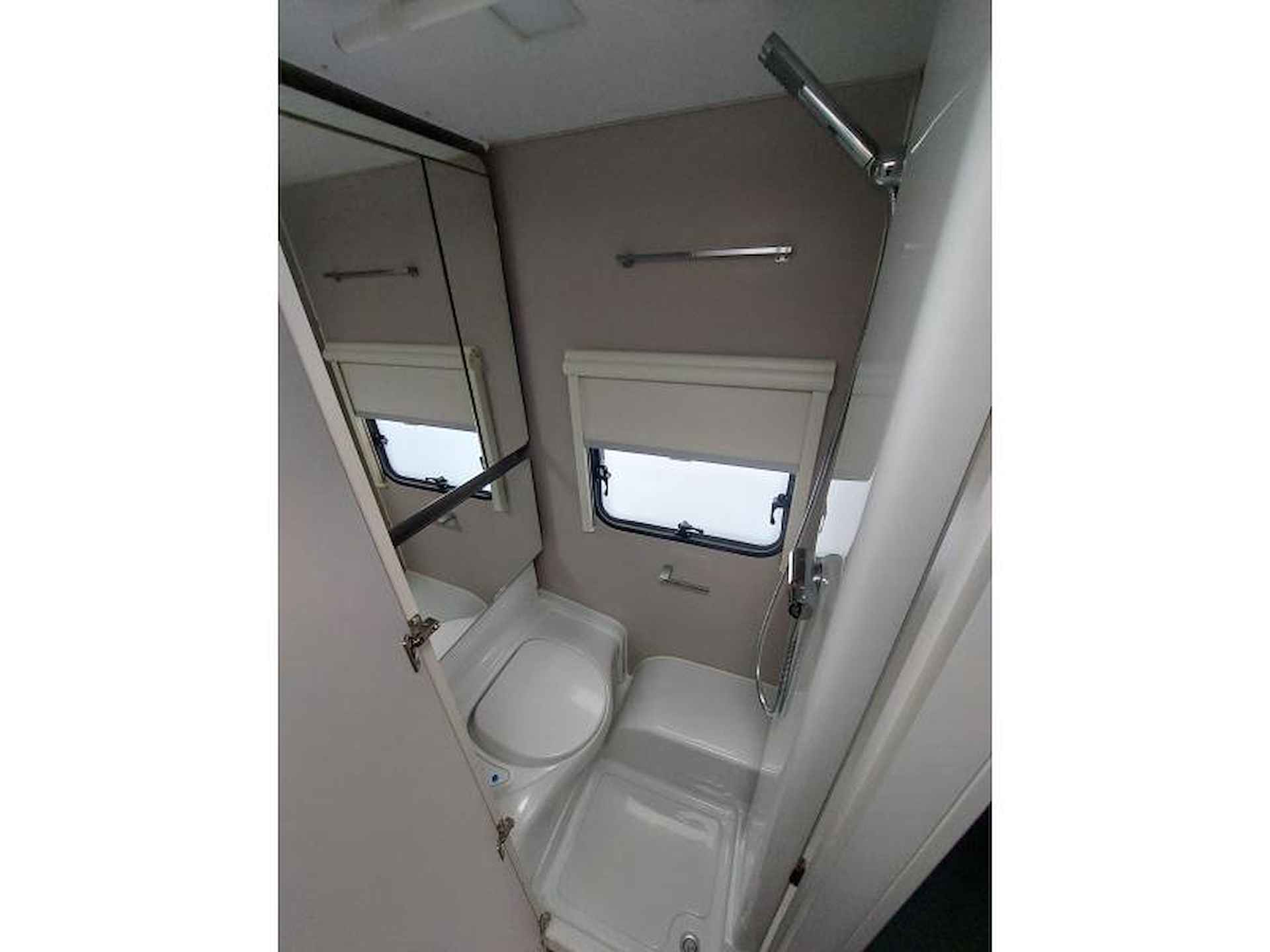 Adria Adora 542 UL 2022 Mover / Voortent - 19/22