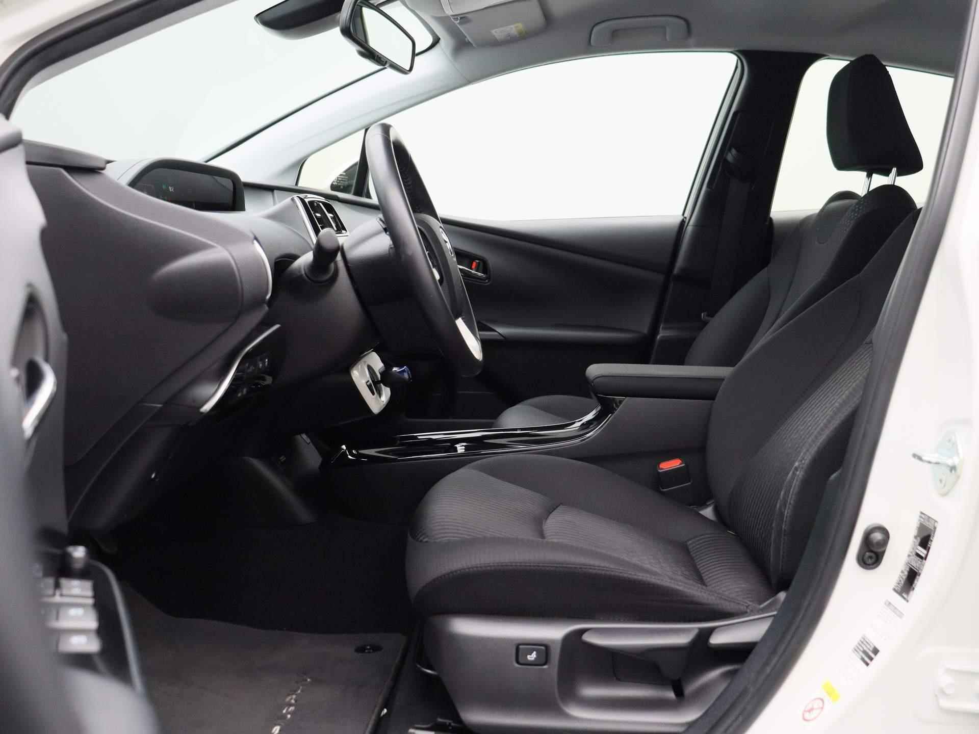 Toyota Prius 1.8 Plug-in Business Plus | JBL Audio | Camera | Head Up | Navigatie | - 11/40