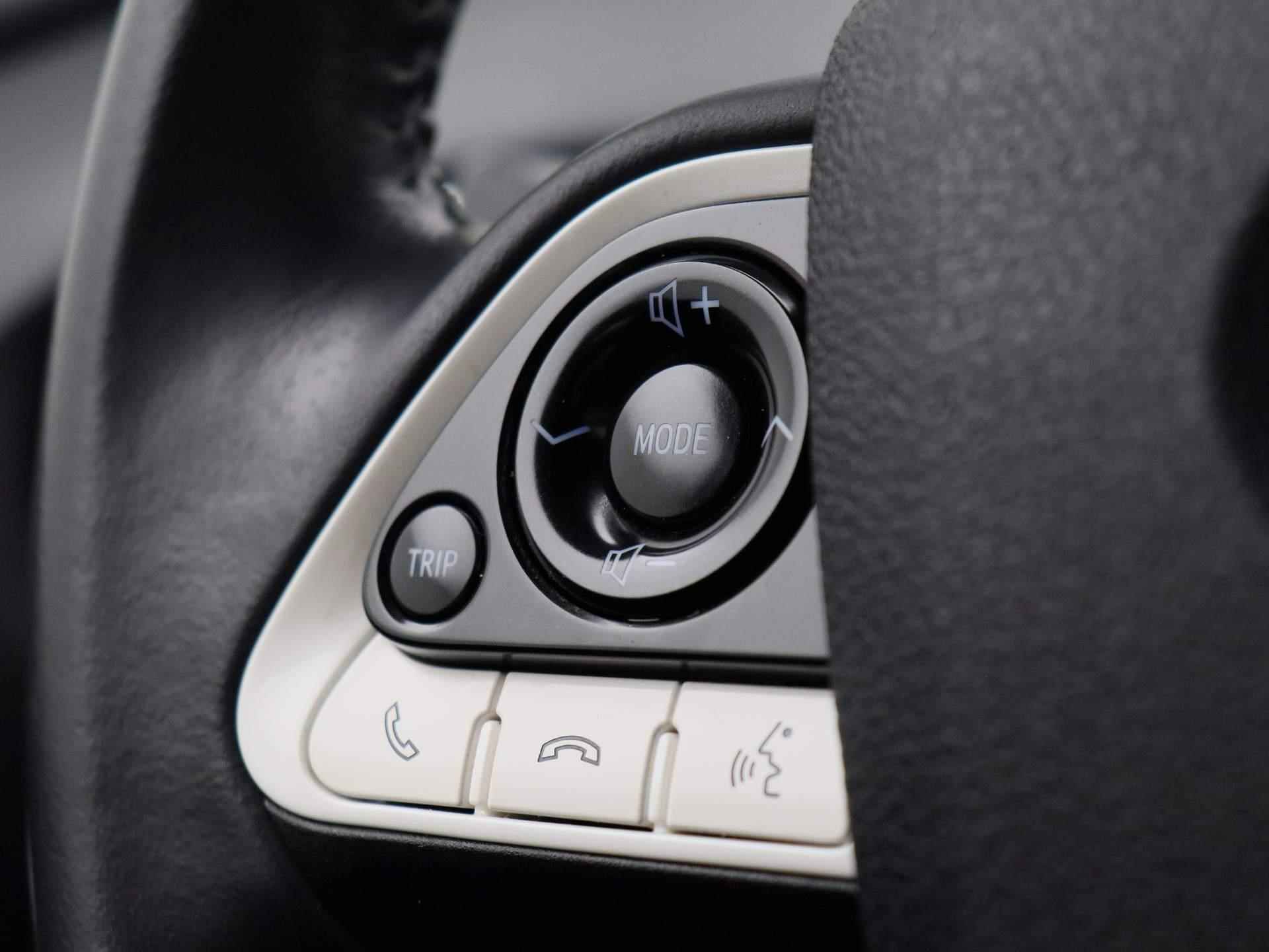 Toyota Prius 1.8 Plug-in Business Plus | JBL Audio | Camera | Head Up | Navigatie | - 18/40