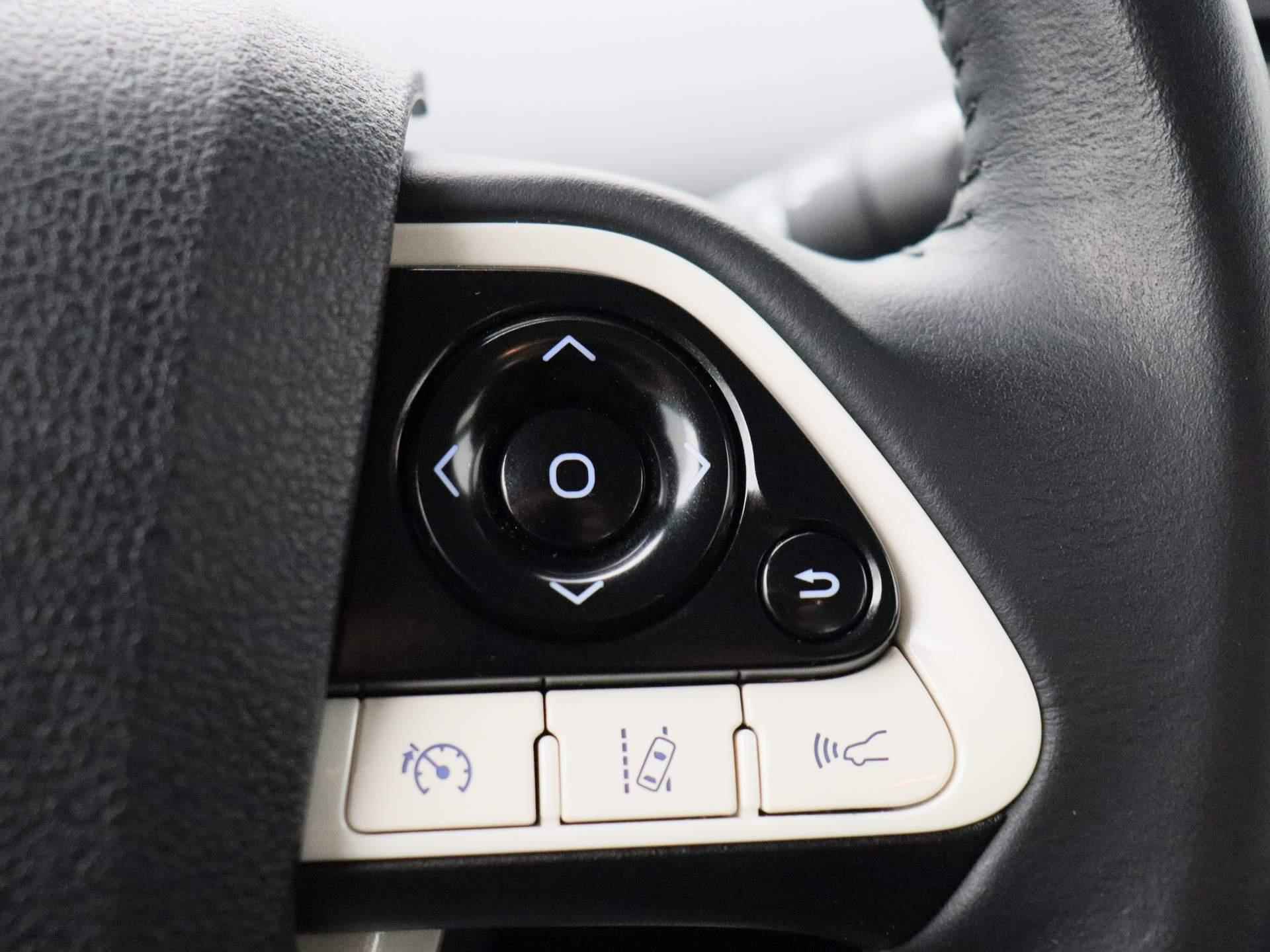 Toyota Prius 1.8 Plug-in Business Plus | JBL Audio | Camera | Head Up | Navigatie | - 25/40