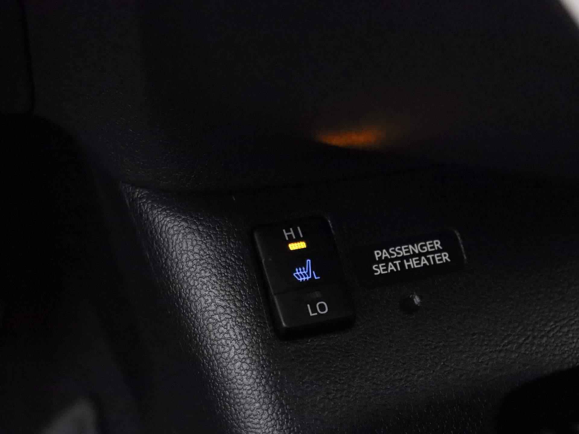 Toyota Prius 1.8 Plug-in Business Plus | JBL Audio | Camera | Head Up | Navigatie | - 36/40