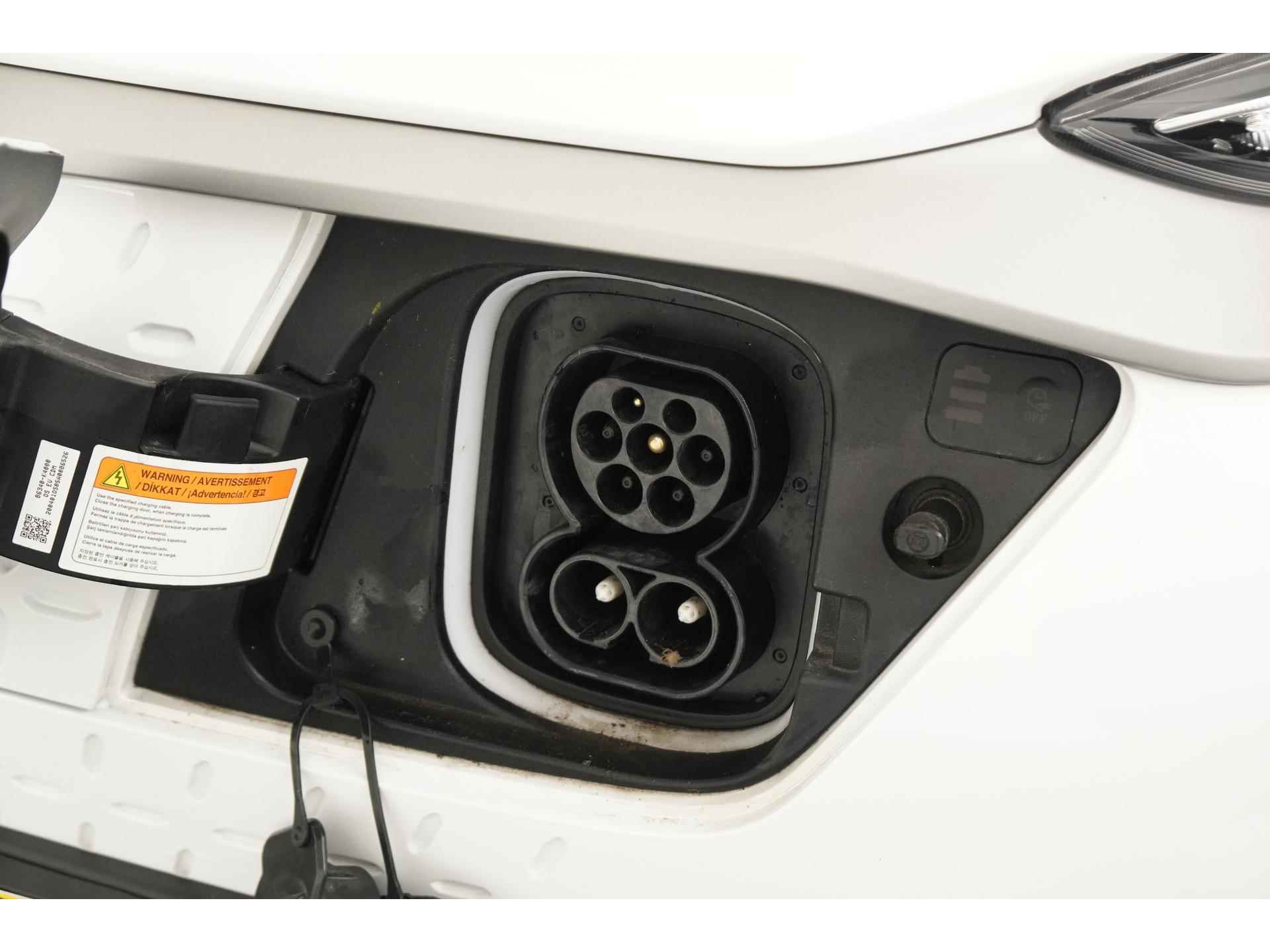 Hyundai KONA EV Style 64 kWh | Schuifdak | Zondag Open! - 23/43
