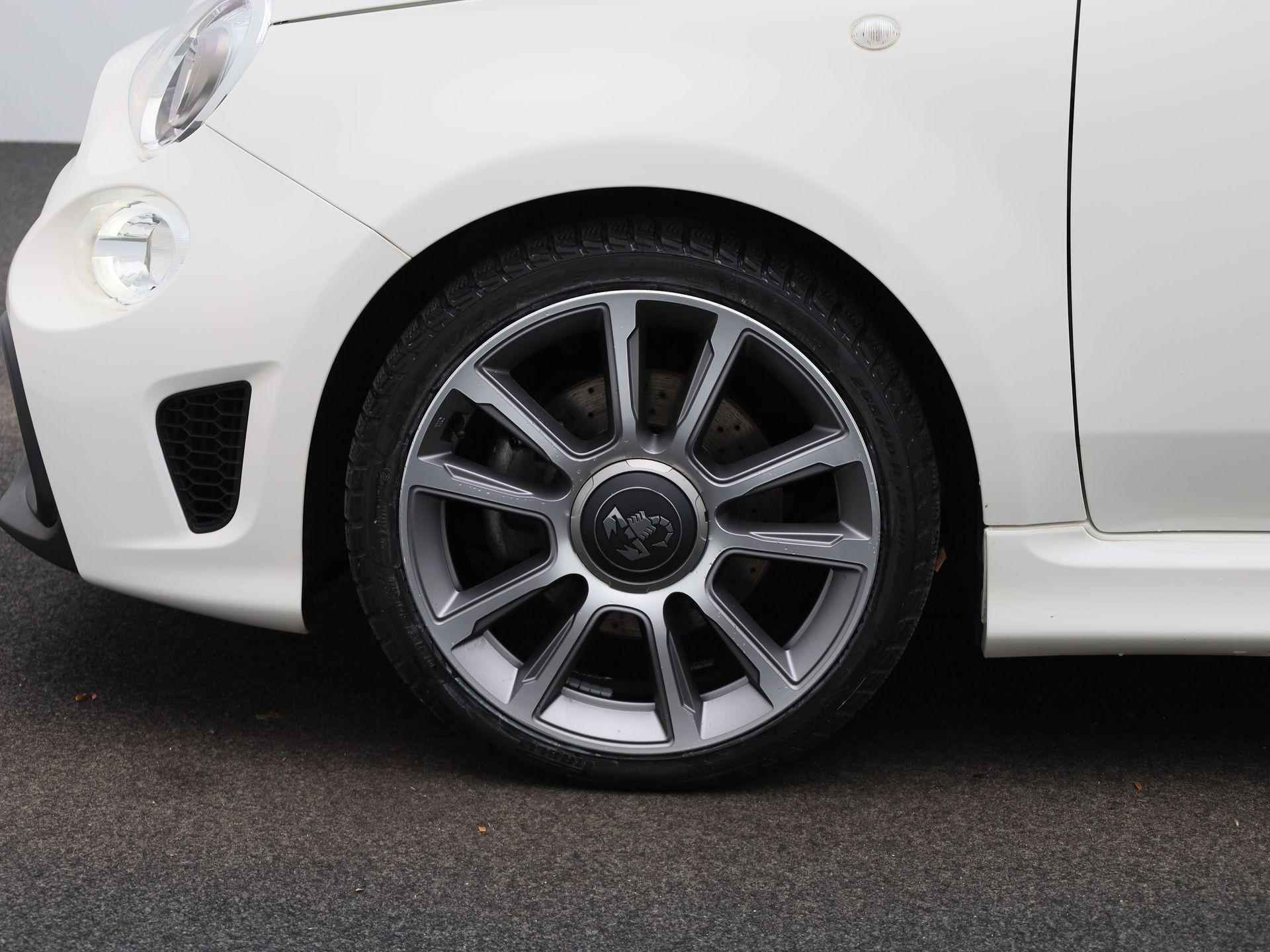 Abarth 500 1.4 T-Jet Abarth Turismo | 595 Turismo | Lederen Sport Bekleding | Apple Carplay | 17 Inch Licht Metalen Velgen | Sportuitlaat | ParkeerSensoren | - 12/39