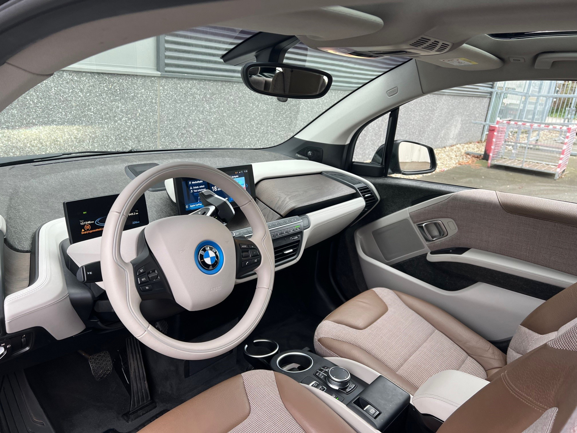 BMW i3 S 184pk Lodge 120Ah 42 kWh/S-dak/H-Kardon/Carplay/Camera/3-fase/20"