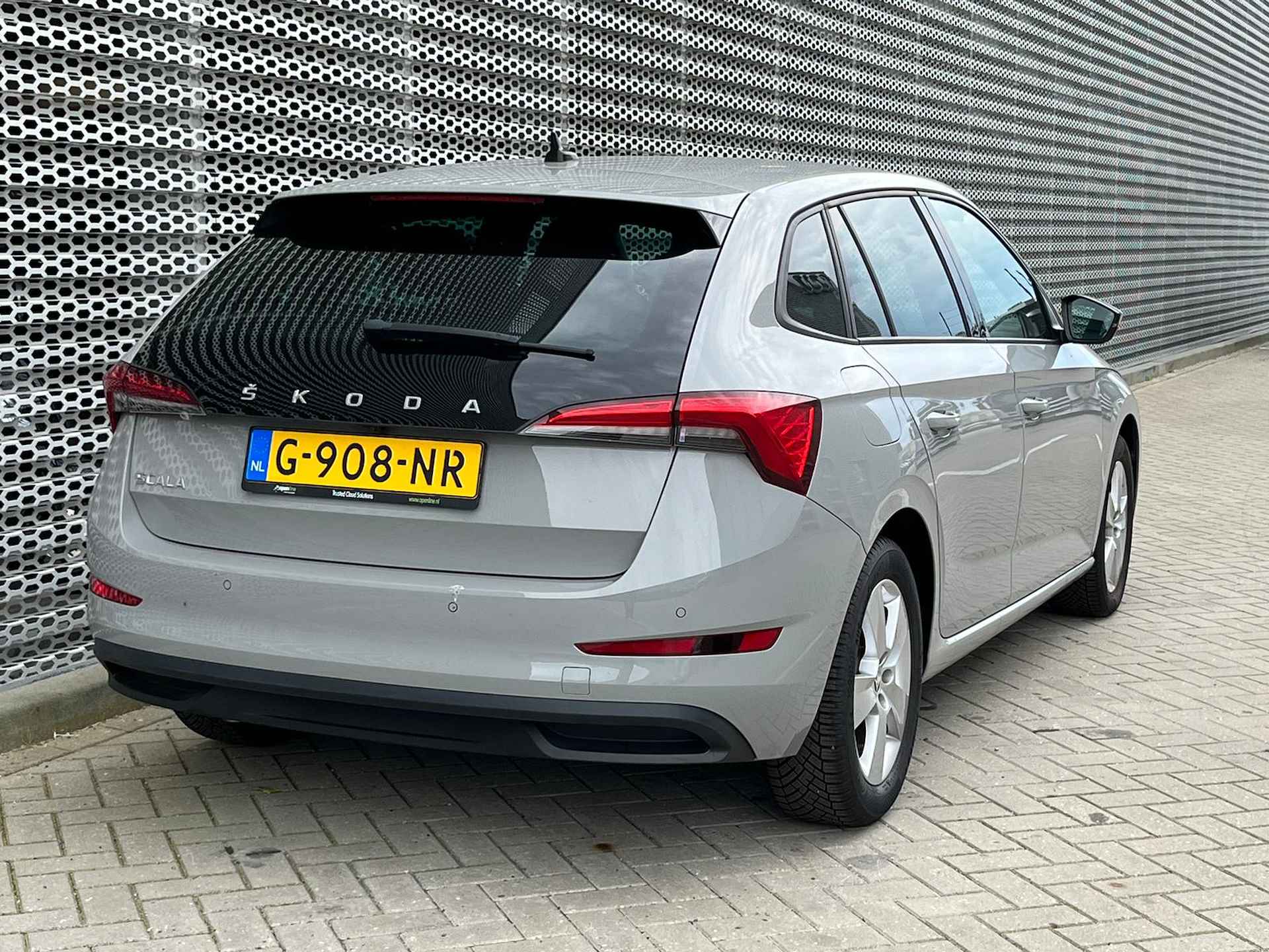 Škoda Scala 1.5 TSI 150 PK DSG Sport Business  LED / Clima / APP-Connect / PDC A / 16" LM Velgen - 8/31