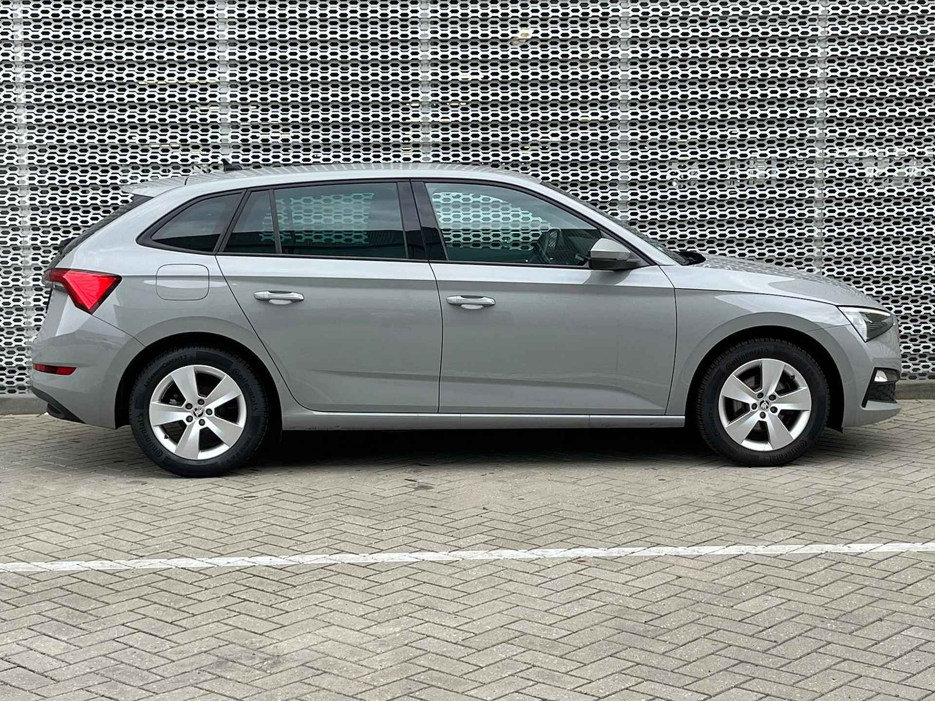 Škoda Scala 1.5 TSI 150 PK DSG Sport Business  LED / Clima / APP-Connect / PDC A / 16" LM Velgen - 9/31