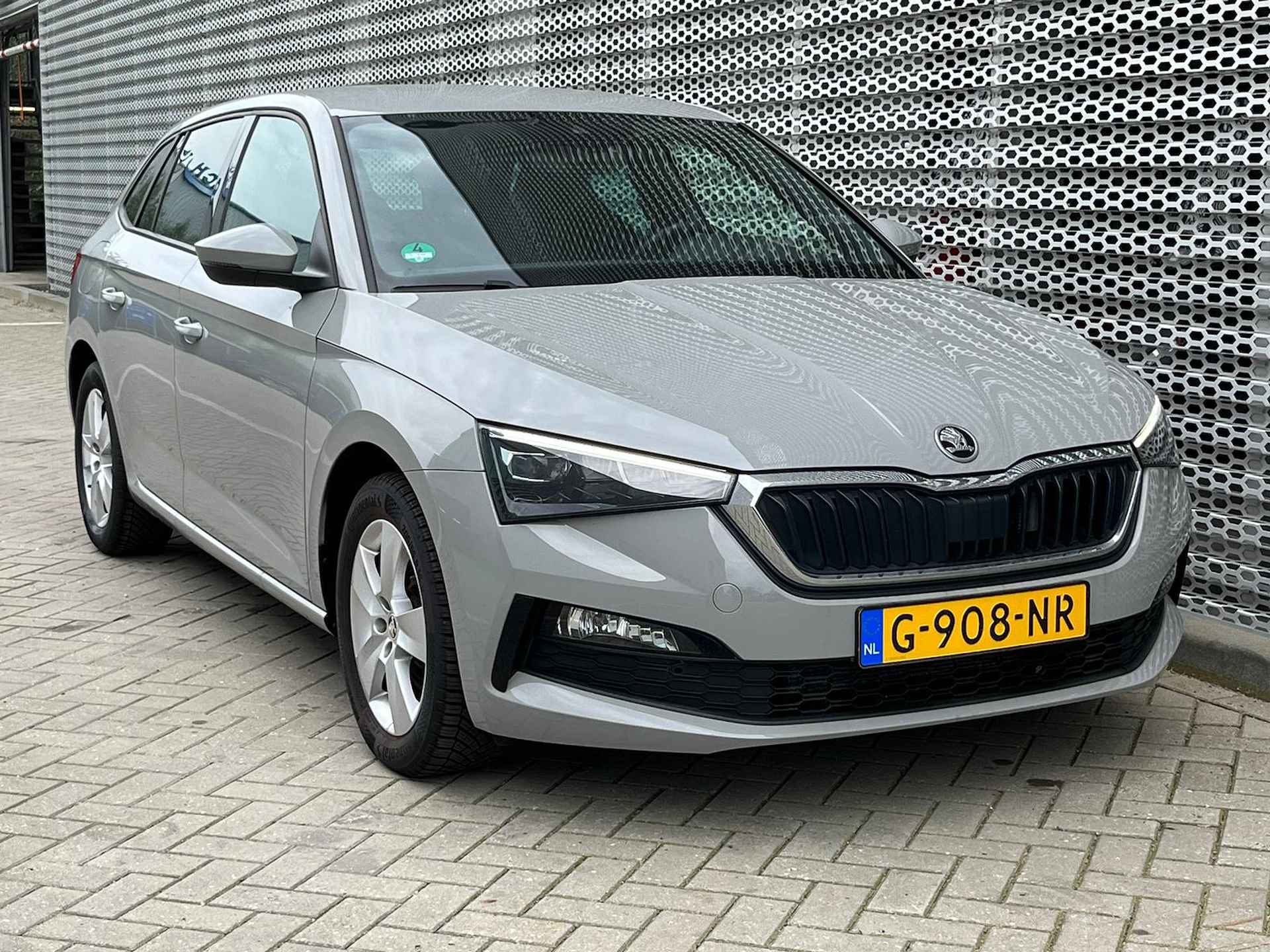 Škoda Scala 1.5 TSI 150 PK DSG Sport Business  LED / Clima / APP-Connect / PDC A / 16" LM Velgen - 10/31