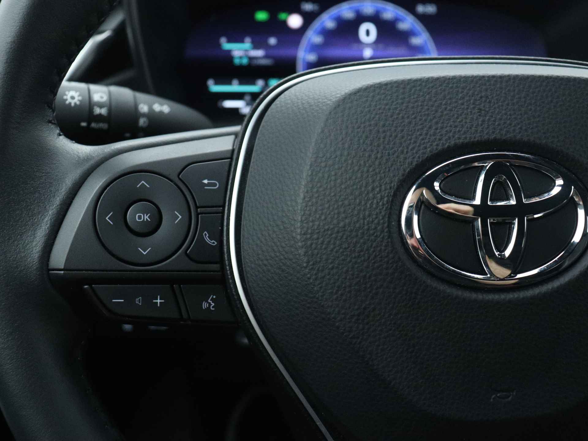 Toyota Corolla Touring Sports 1.8 Hybrid First Edition | Navigatie | Half Leder | Elek. Achterklep | - 22/46