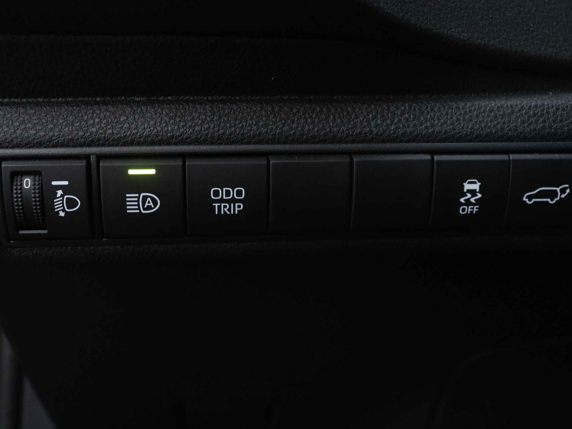 Toyota Corolla Touring Sports 1.8 Hybrid First Edition | Navigatie | Half Leder | Elek. Achterklep | - 34/46