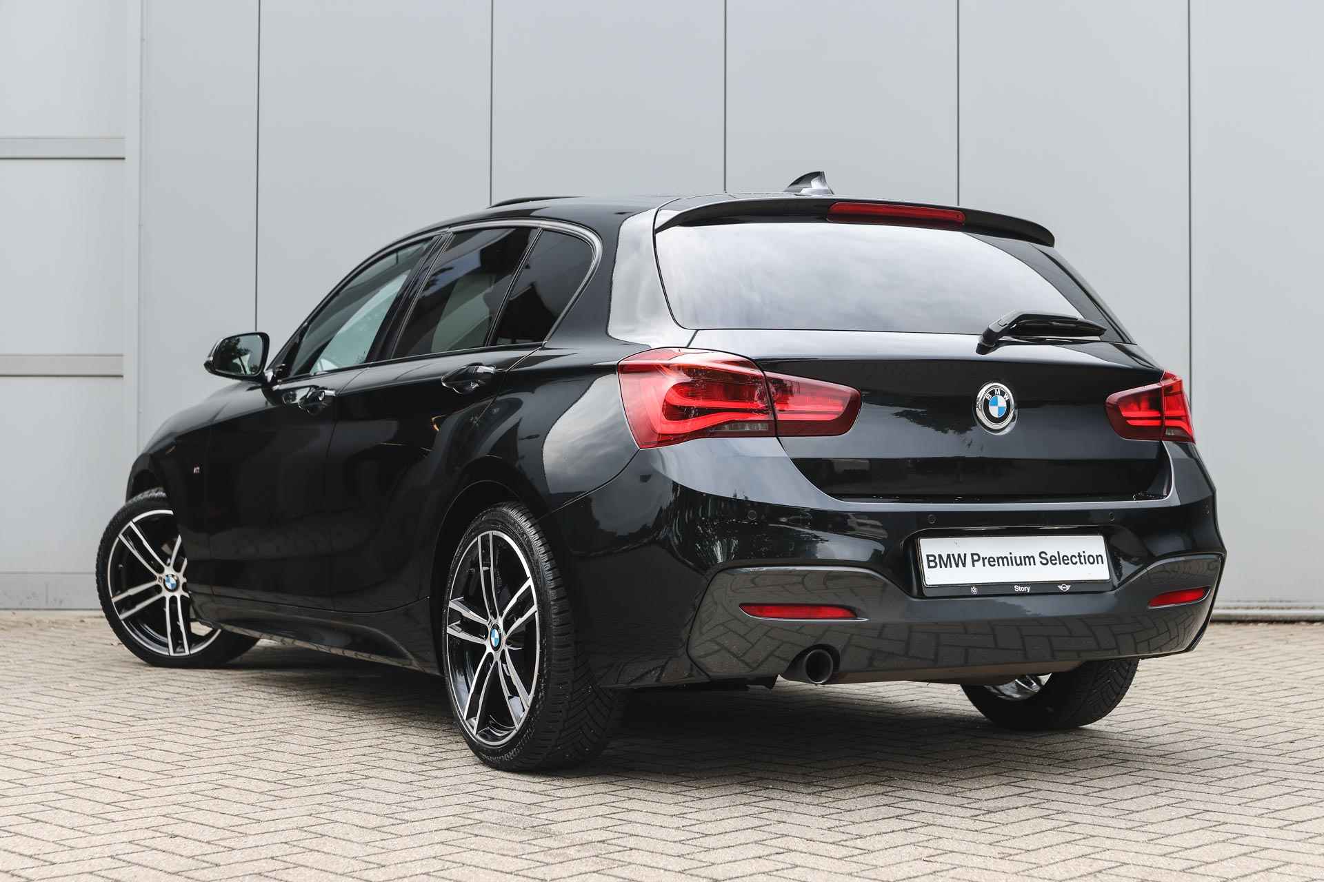 BMW 1-serie 116i High Executive M Sport / Schuif-kanteldak / Sportstoelen / Stoelverwarming / LED / Cruise Control / Navigatie Professional / M Sportonderstel - 3/29