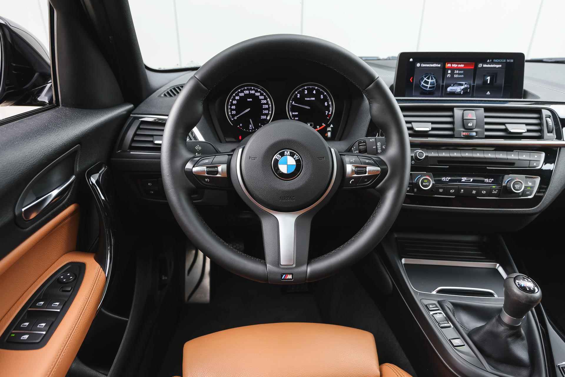 BMW 1-serie 116i High Executive M Sport / Schuif-kanteldak / Sportstoelen / Stoelverwarming / LED / Cruise Control / Navigatie Professional / M Sportonderstel - 4/29