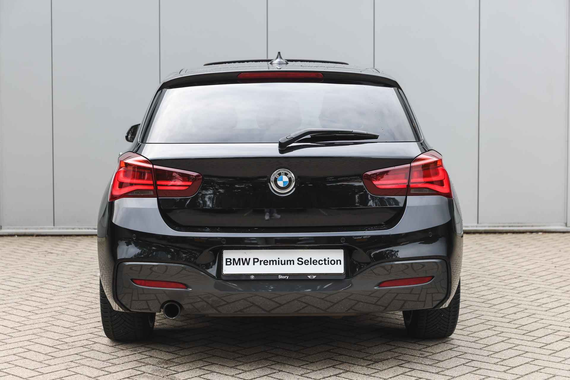 BMW 1-serie 116i High Executive M Sport / Schuif-kanteldak / Sportstoelen / Stoelverwarming / LED / Cruise Control / Navigatie Professional / M Sportonderstel - 8/29