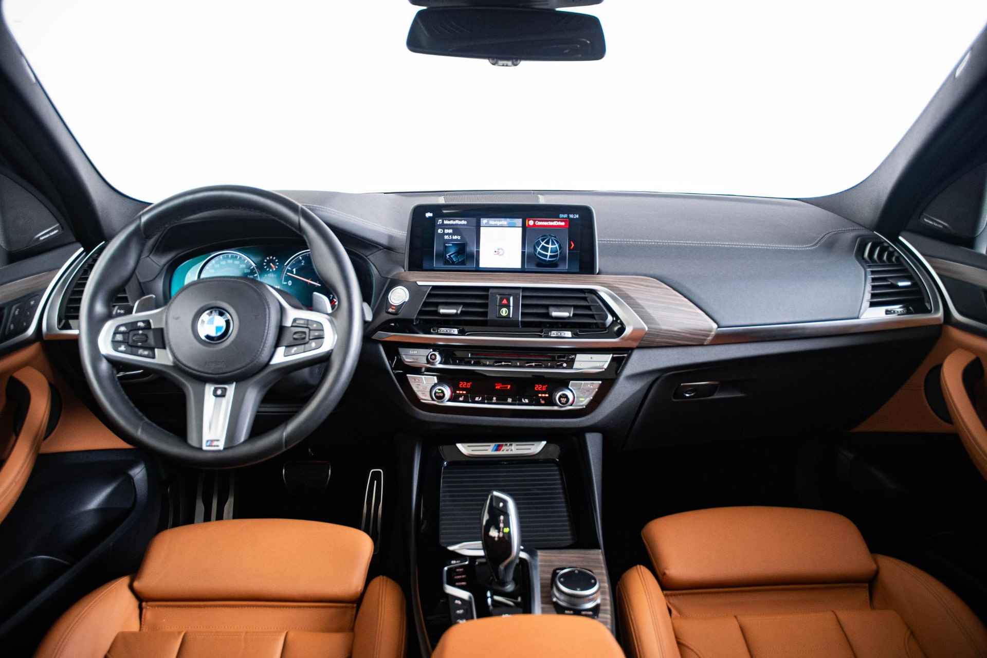 BMW X3 M40i xDrive High Executive Trekhaak - Panoramadak - Elektrisch verstelbare/verwarmde voorstoelen - Parking/Driving Assistant Plus - Comfort Acces - Head Up - Harman Kardon - Sportstoelen - Automatisch dimmende binnen/buitenspiegel - - 3/74