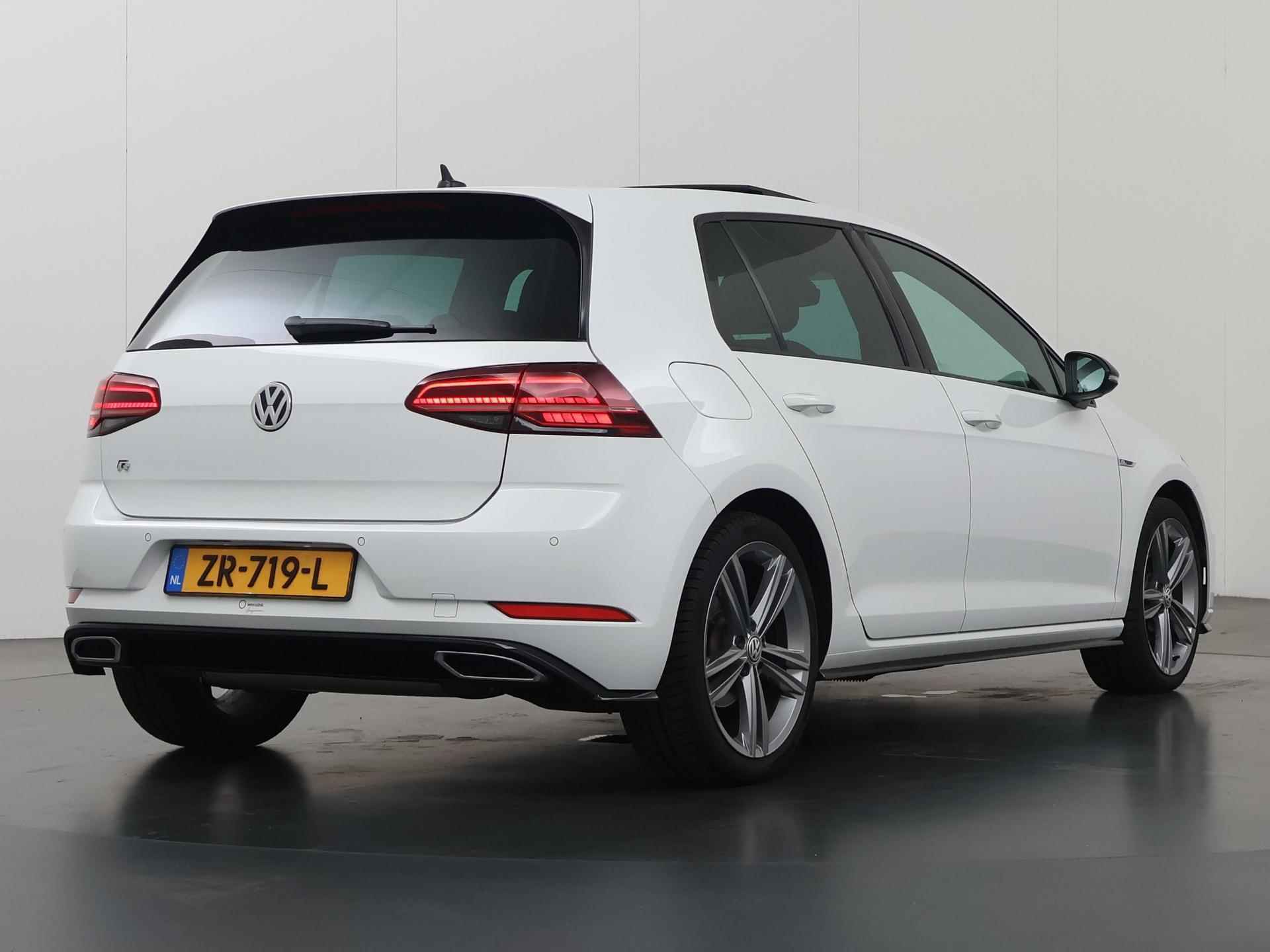 Volkswagen Golf 1.5 TSI Highline Business R | R-Line | Panoramadak | Adaptieve Cruise Control | Navigatie | Privacy Glass | Sportstoelen | DAB | Digitaal Dashboard | Stoelverwarming | Apple CarPlay | Premium Audio | LED | - 3/42