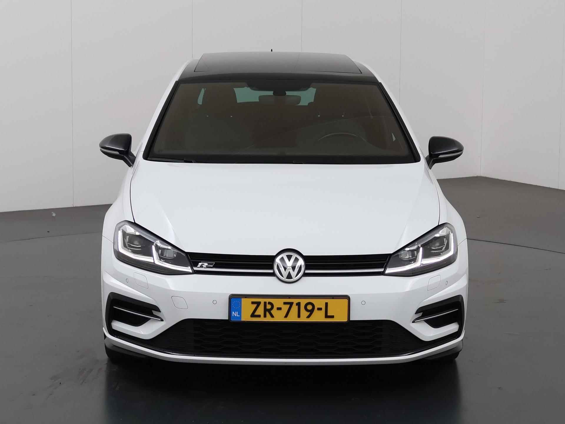 Volkswagen Golf 1.5 TSI Highline Business R | R-Line | Panoramadak | Adaptieve Cruise Control | Navigatie | Privacy Glass | Sportstoelen | DAB | Digitaal Dashboard | Stoelverwarming | Apple CarPlay | Premium Audio | LED | - 4/42