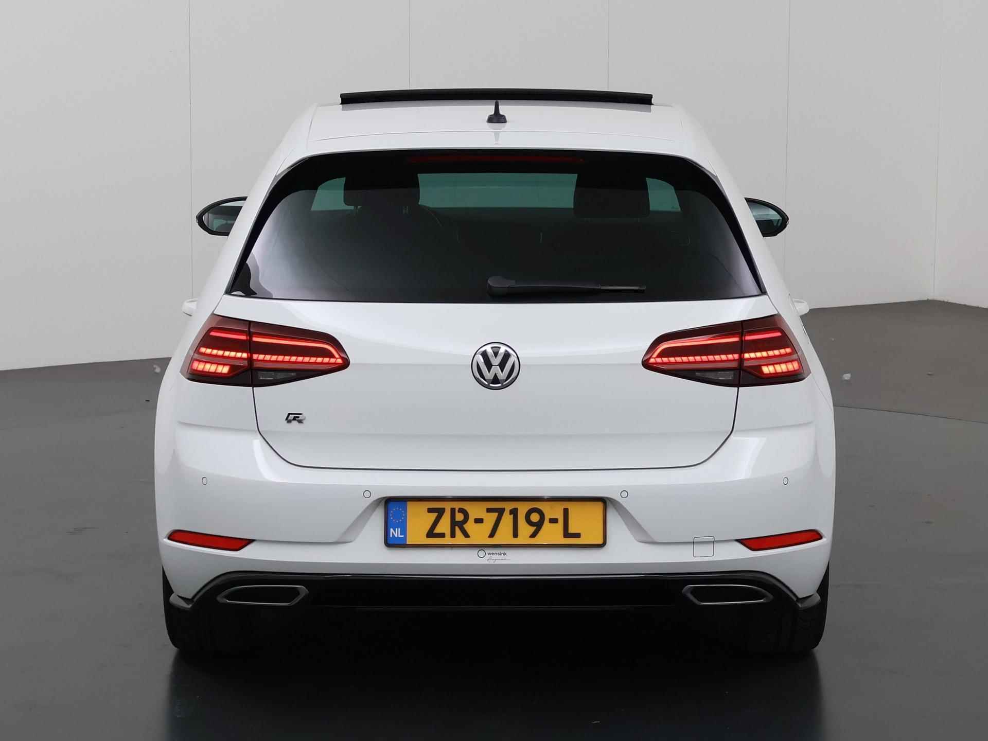 Volkswagen Golf 1.5 TSI Highline Business R | R-Line | Panoramadak | Adaptieve Cruise Control | Navigatie | Privacy Glass | Sportstoelen | DAB | Digitaal Dashboard | Stoelverwarming | Apple CarPlay | Premium Audio | LED | - 5/42