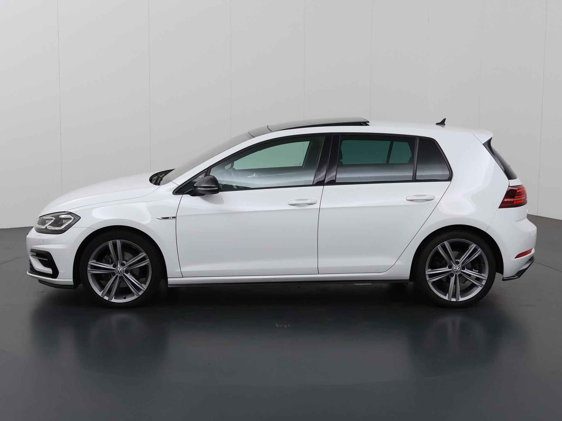 Volkswagen Golf 1.5 TSI Highline Business R | R-Line | Panoramadak | Adaptieve Cruise Control | Navigatie | Privacy Glass | Sportstoelen | DAB | Digitaal Dashboard | Stoelverwarming | Apple CarPlay | Premium Audio | LED | - 6/42