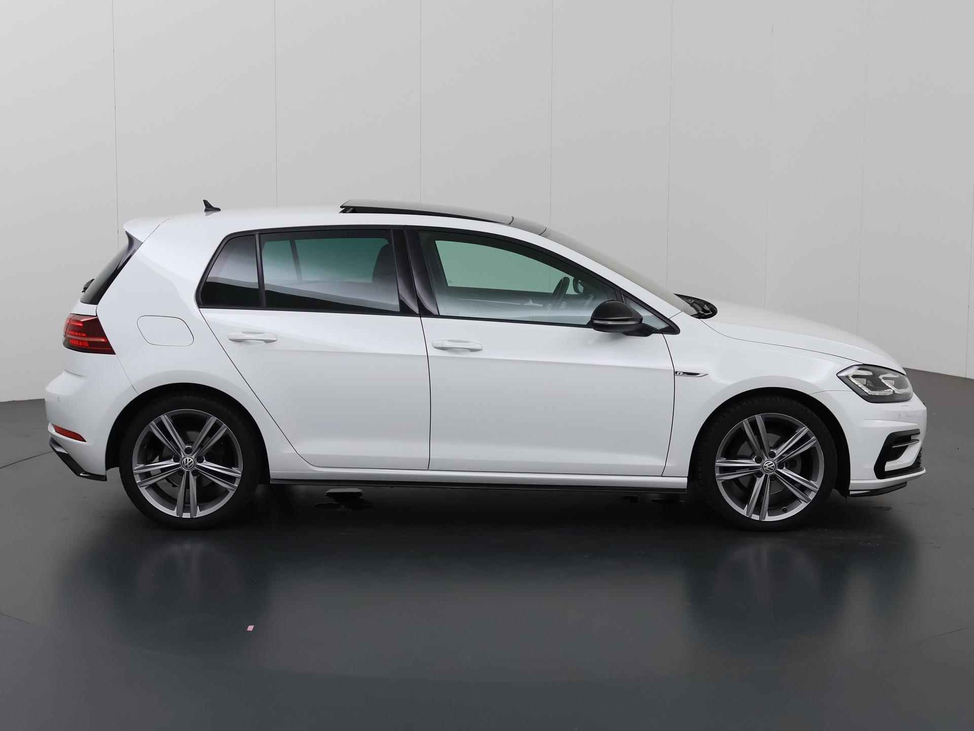 Volkswagen Golf 1.5 TSI Highline Business R | R-Line | Panoramadak | Adaptieve Cruise Control | Navigatie | Privacy Glass | Sportstoelen | DAB | Digitaal Dashboard | Stoelverwarming | Apple CarPlay | Premium Audio | LED | - 7/42