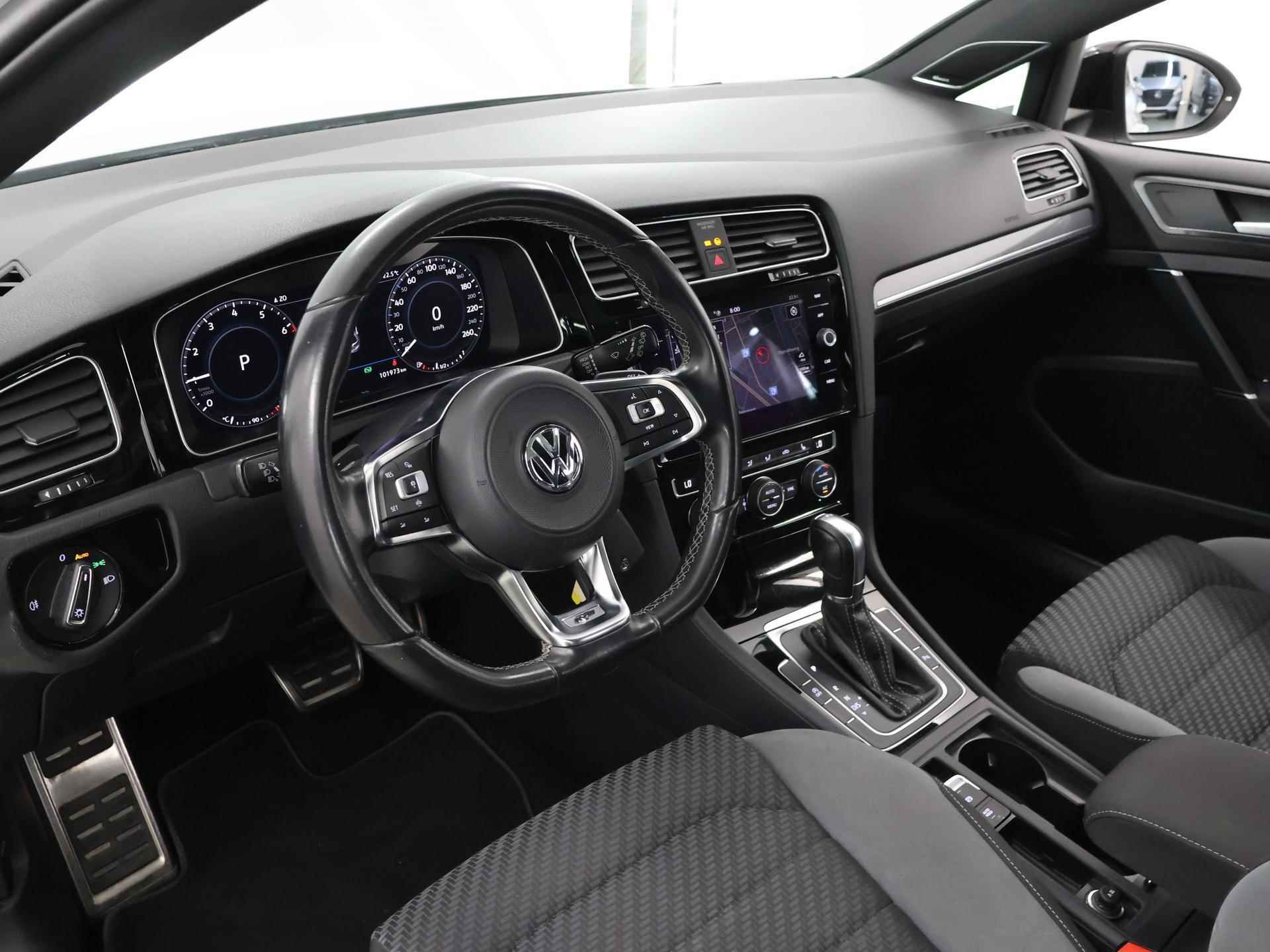 Volkswagen Golf 1.5 TSI Highline Business R | R-Line | Panoramadak | Adaptieve Cruise Control | Navigatie | Privacy Glass | Sportstoelen | DAB | Digitaal Dashboard | Stoelverwarming | Apple CarPlay | Premium Audio | LED | - 8/42