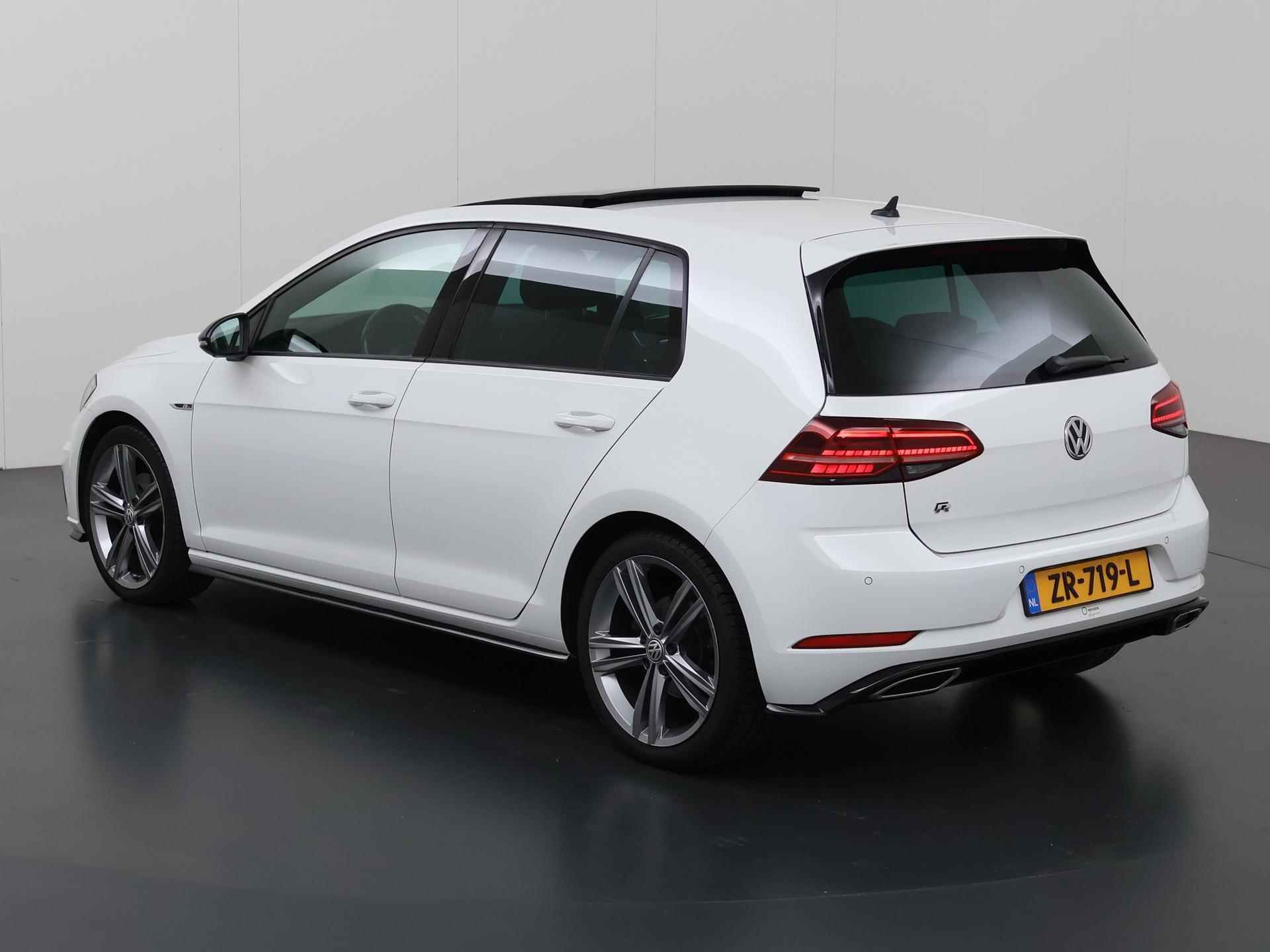 Volkswagen Golf 1.5 TSI Highline Business R | R-Line | Panoramadak | Adaptieve Cruise Control | Navigatie | Privacy Glass | Sportstoelen | DAB | Digitaal Dashboard | Stoelverwarming | Apple CarPlay | Premium Audio | LED | - 23/42