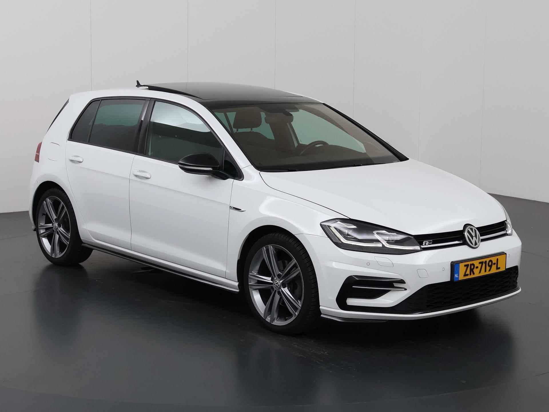 Volkswagen Golf 1.5 TSI Highline Business R | R-Line | Panoramadak | Adaptieve Cruise Control | Navigatie | Privacy Glass | Sportstoelen | DAB | Digitaal Dashboard | Stoelverwarming | Apple CarPlay | Premium Audio | LED | - 24/42