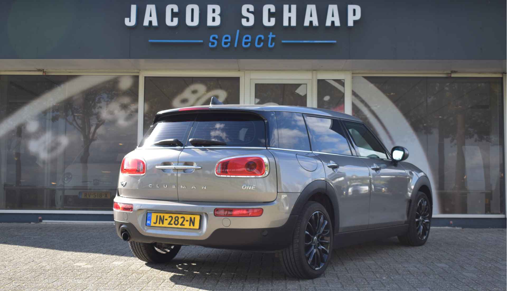 MINI Clubman 1.5 One Pepper Business / Panorama / Airco / Navi / Bluetooth - 12/40