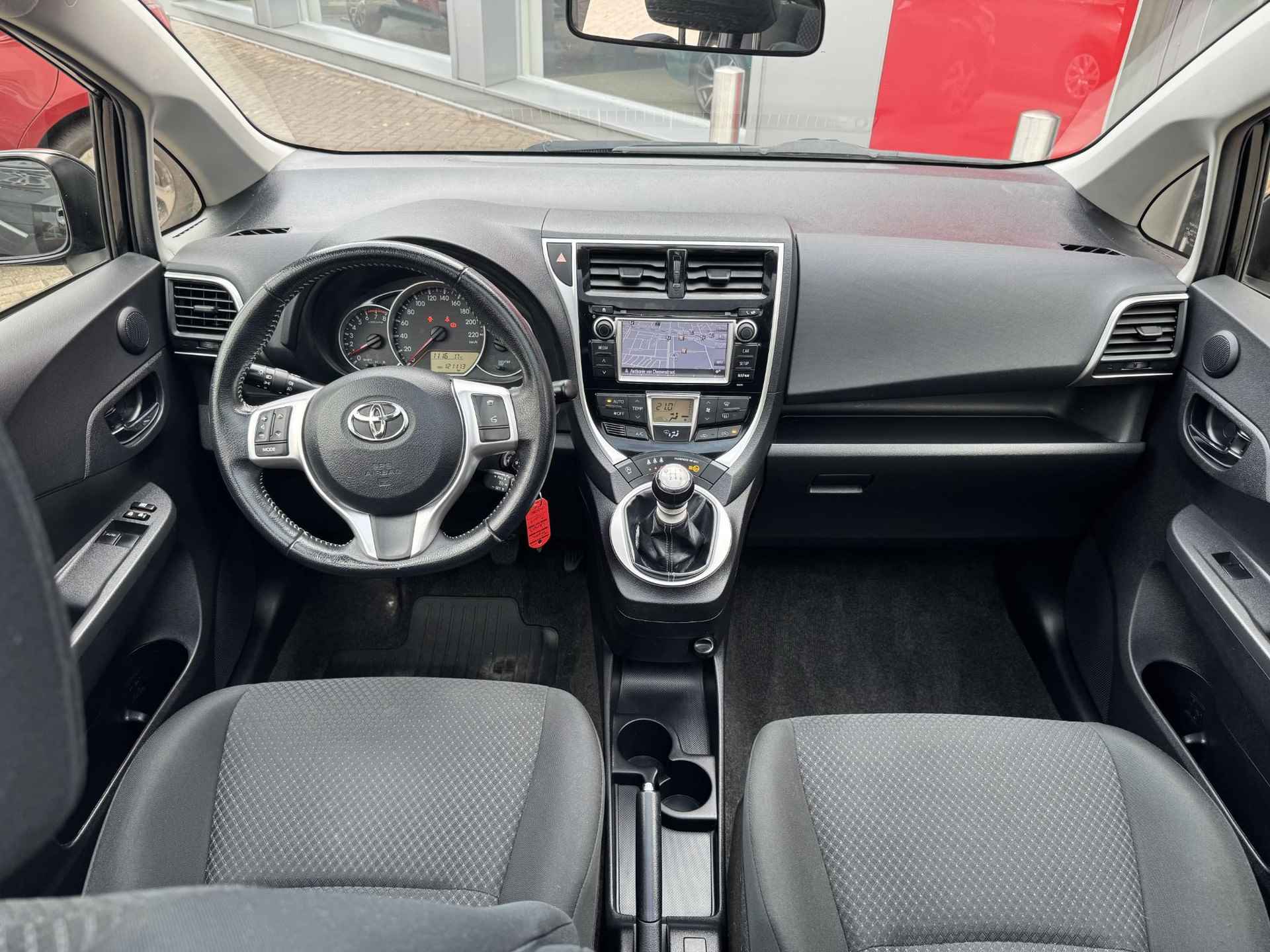 Toyota Verso-S 1.3 VVT-i Trend met Trekhaak, Navigatie en Cruise control - 10/30