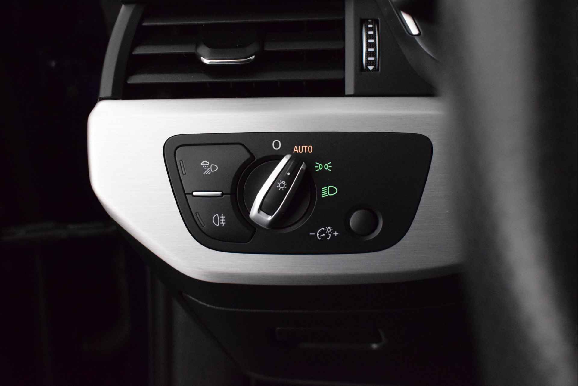 Audi A4 Avant 35 TDI 164pk S-Tronic 2x S-Line Virtual Cockpit Stoelverwarming Camera Led Navigatie - 12/54
