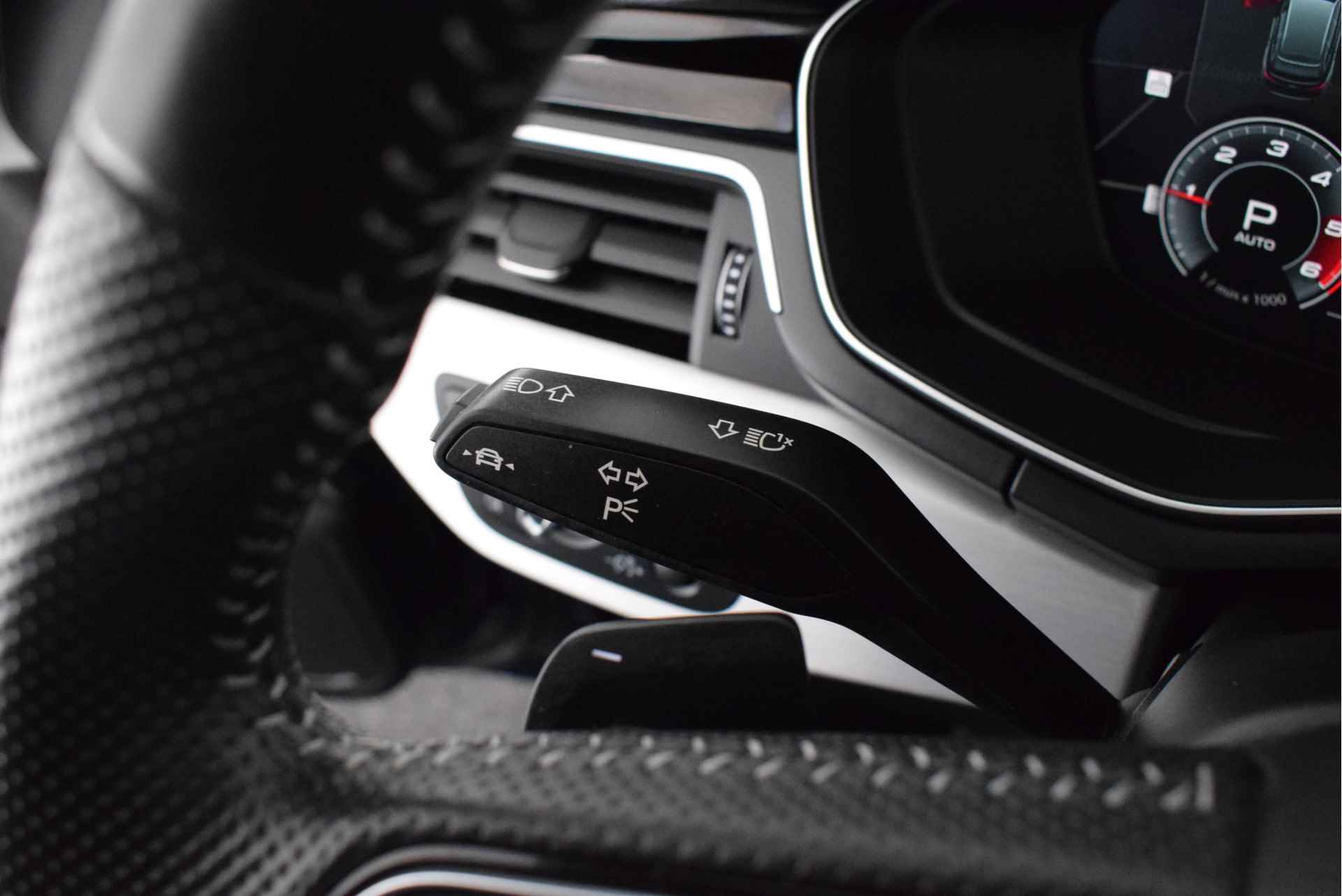 Audi A4 Avant 35 TDI 164pk S-Tronic 2x S-Line Virtual Cockpit Stoelverwarming Camera Led Navigatie - 13/54