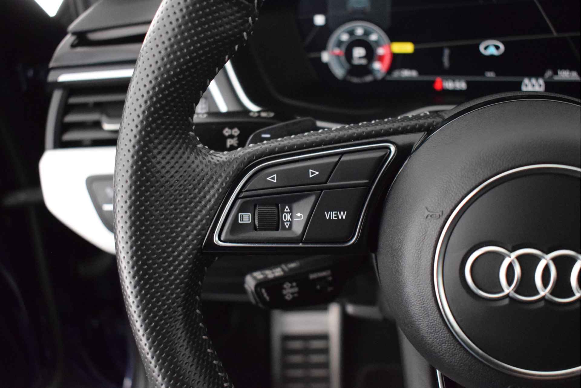 Audi A4 Avant 35 TDI 164pk S-Tronic 2x S-Line Virtual Cockpit Stoelverwarming Camera Led Navigatie - 15/54