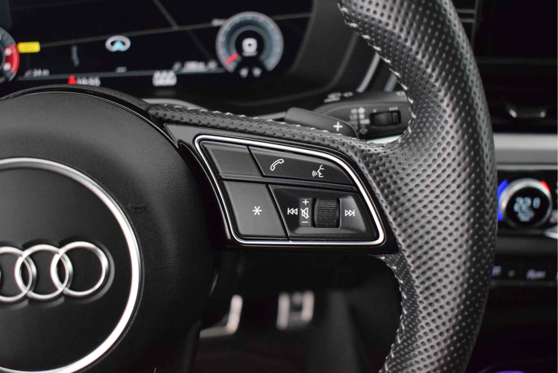 Audi A4 Avant 35 TDI 164pk S-Tronic 2x S-Line Virtual Cockpit Stoelverwarming Camera Led Navigatie - 18/54