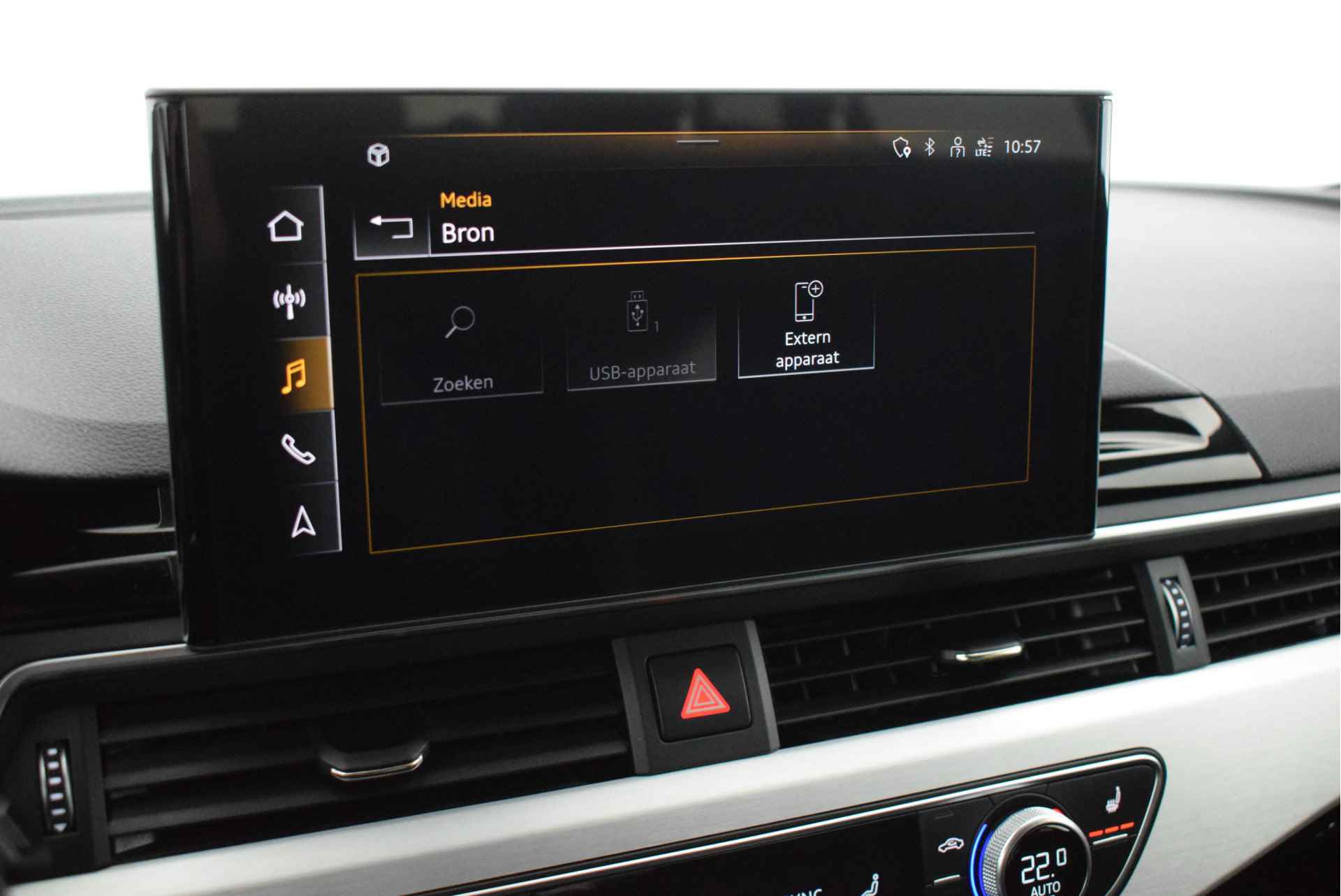 Audi A4 Avant 35 TDI 164pk S-Tronic 2x S-Line Virtual Cockpit Stoelverwarming Camera Led Navigatie - 24/54