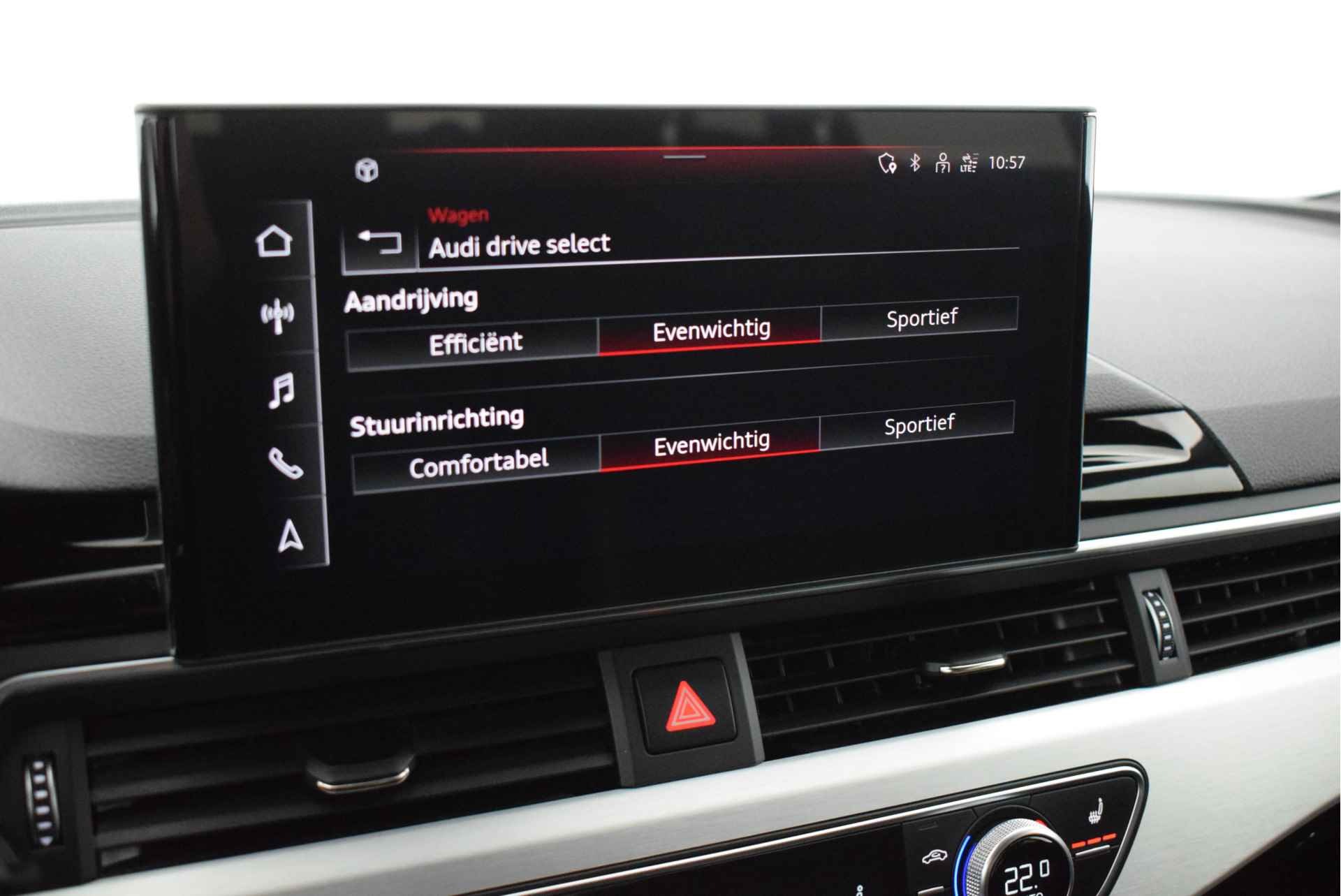 Audi A4 Avant 35 TDI 164pk S-Tronic 2x S-Line Virtual Cockpit Stoelverwarming Camera Led Navigatie - 31/54