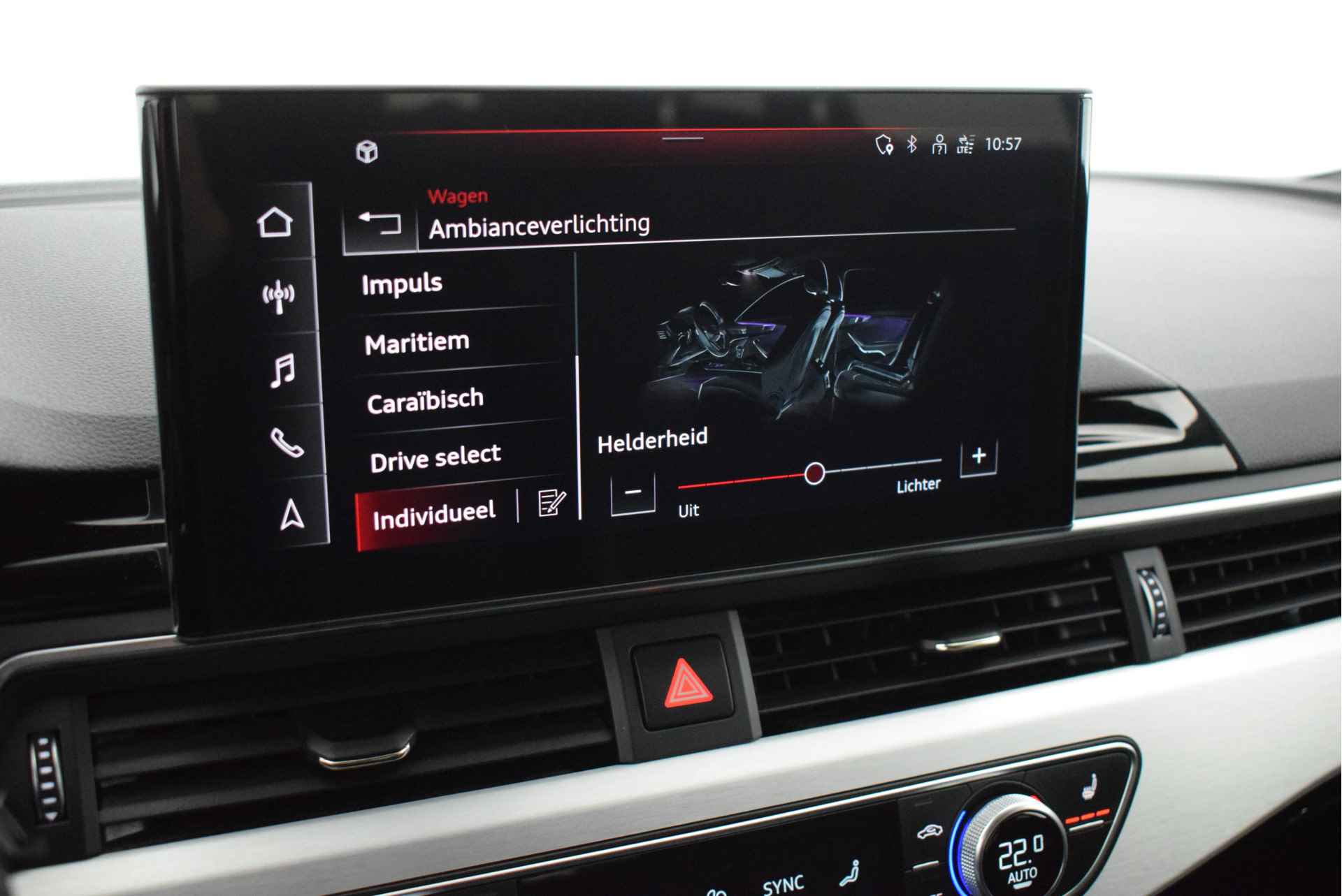 Audi A4 Avant 35 TDI 164pk S-Tronic 2x S-Line Virtual Cockpit Stoelverwarming Camera Led Navigatie - 32/54