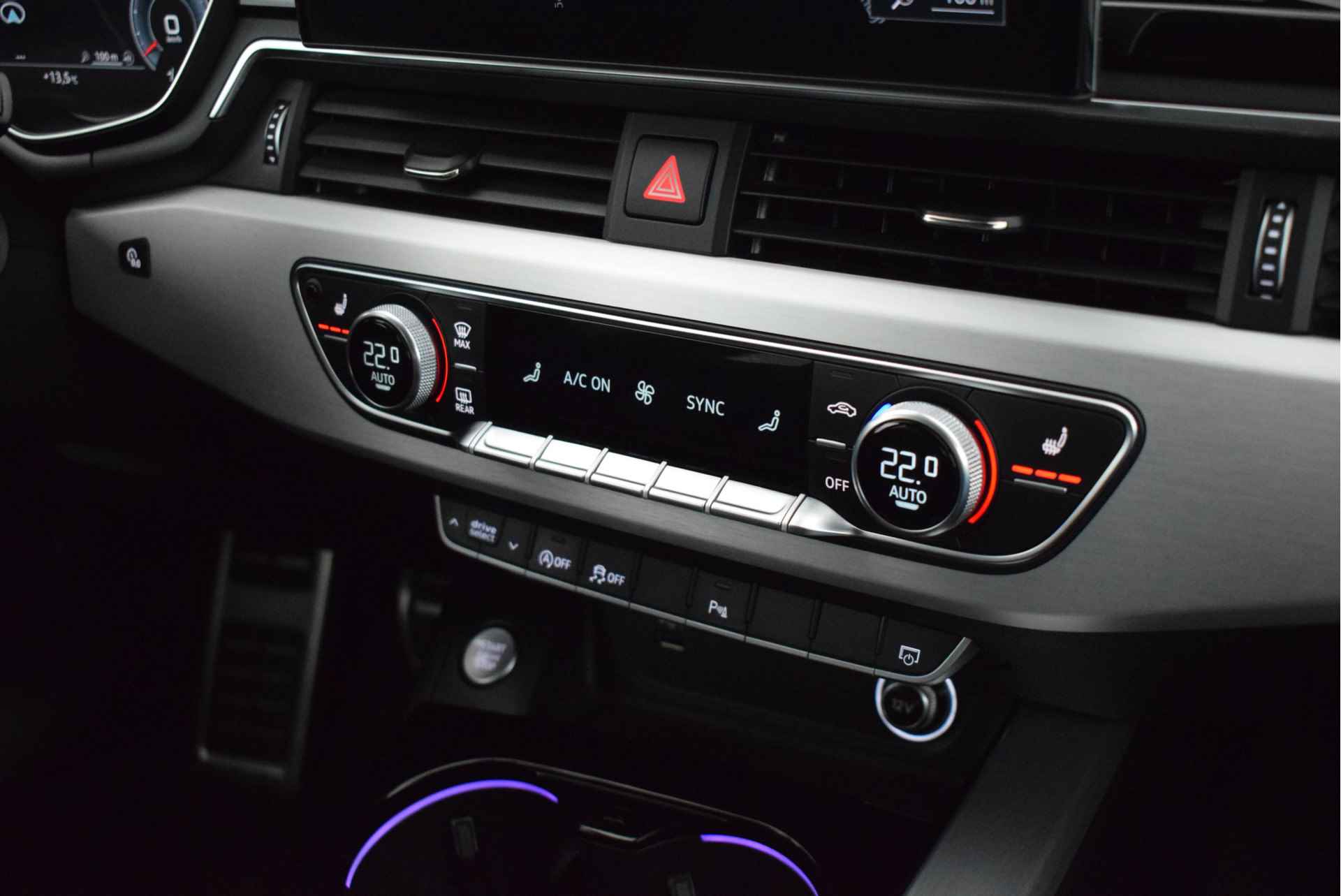 Audi A4 Avant 35 TDI 164pk S-Tronic 2x S-Line Virtual Cockpit Stoelverwarming Camera Led Navigatie - 35/54