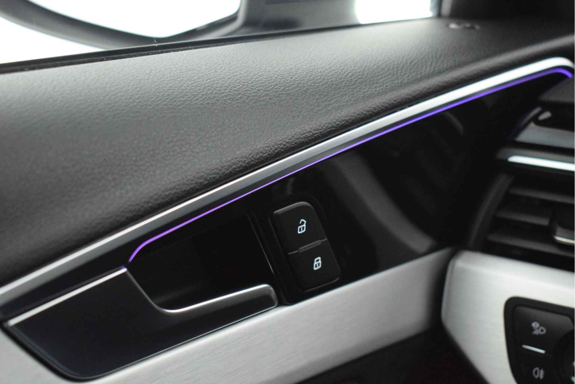 Audi A4 Avant 35 TDI 164pk S-Tronic 2x S-Line Virtual Cockpit Stoelverwarming Camera Led Navigatie - 38/54