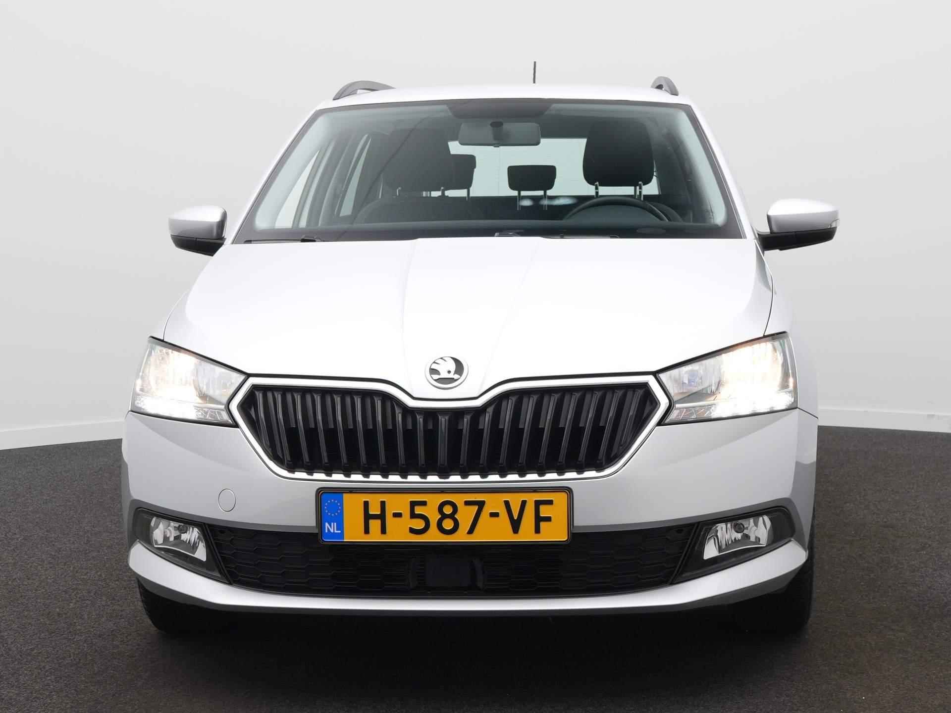 Skoda Fabia Combi 1.0 TSI Ambition Trekhaak - Navigatie - Cruise - Airco - 2/29