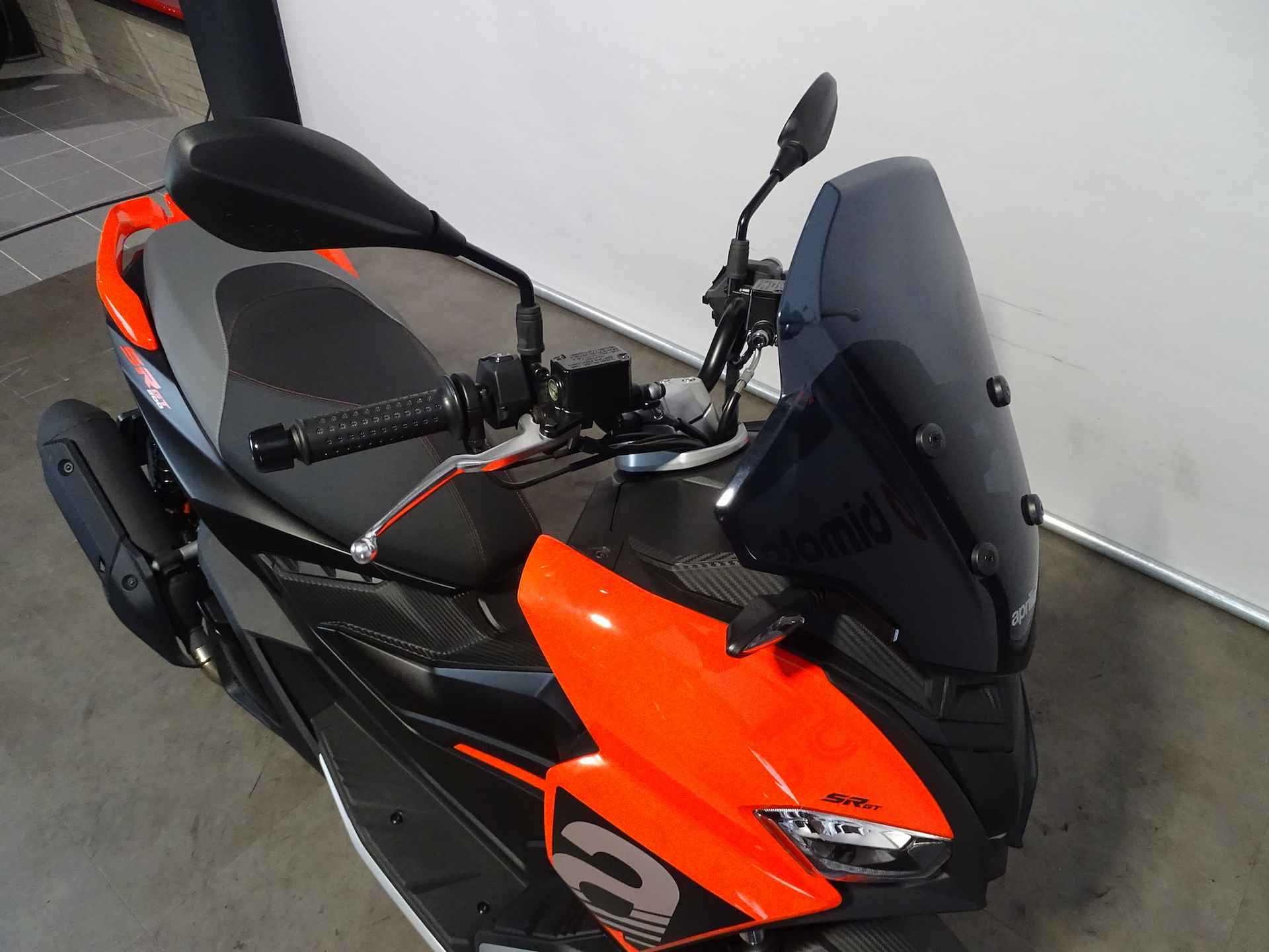 Aprilia SR GT SPORT 200 - 2/8