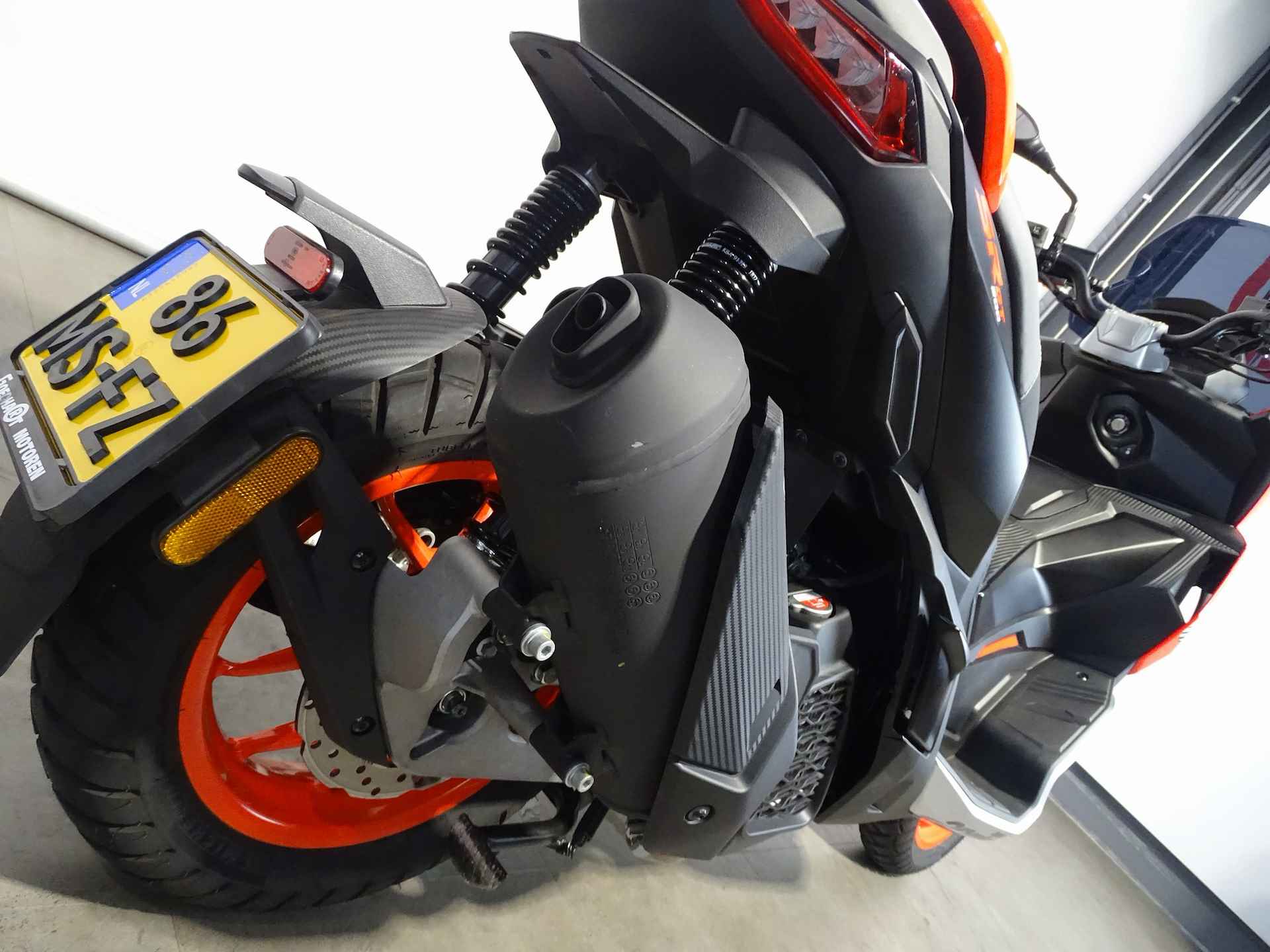 Aprilia SR GT SPORT 200 - 5/8