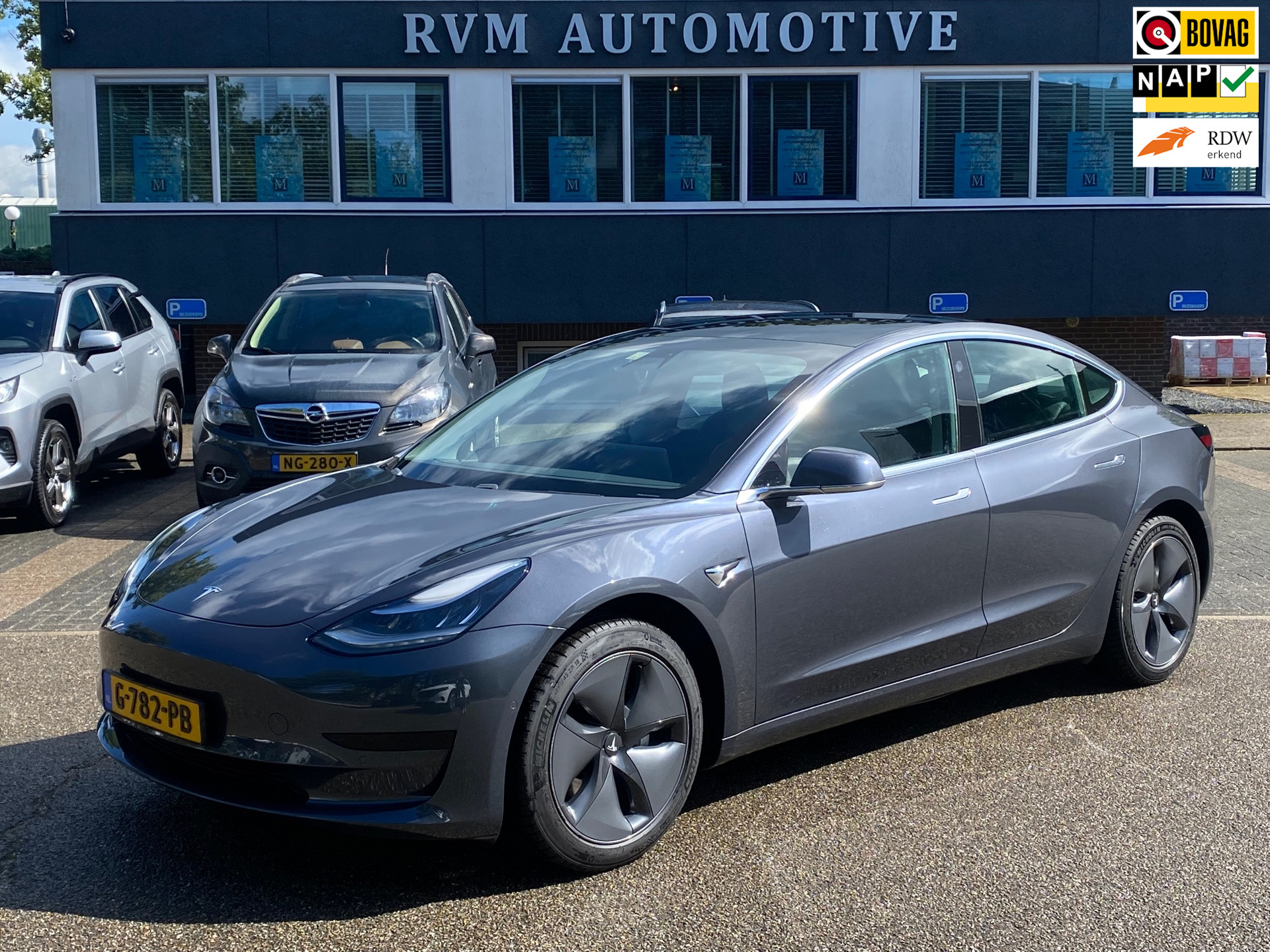 Tesla Model 3 Standard RWD Plus 60 kWh ORG. NL. NAP KM. | TREKHAAK MET 1000KG TREKGEWICHT | RIJKLAAR INCL. 12 MND. BOVAGGARANTIE