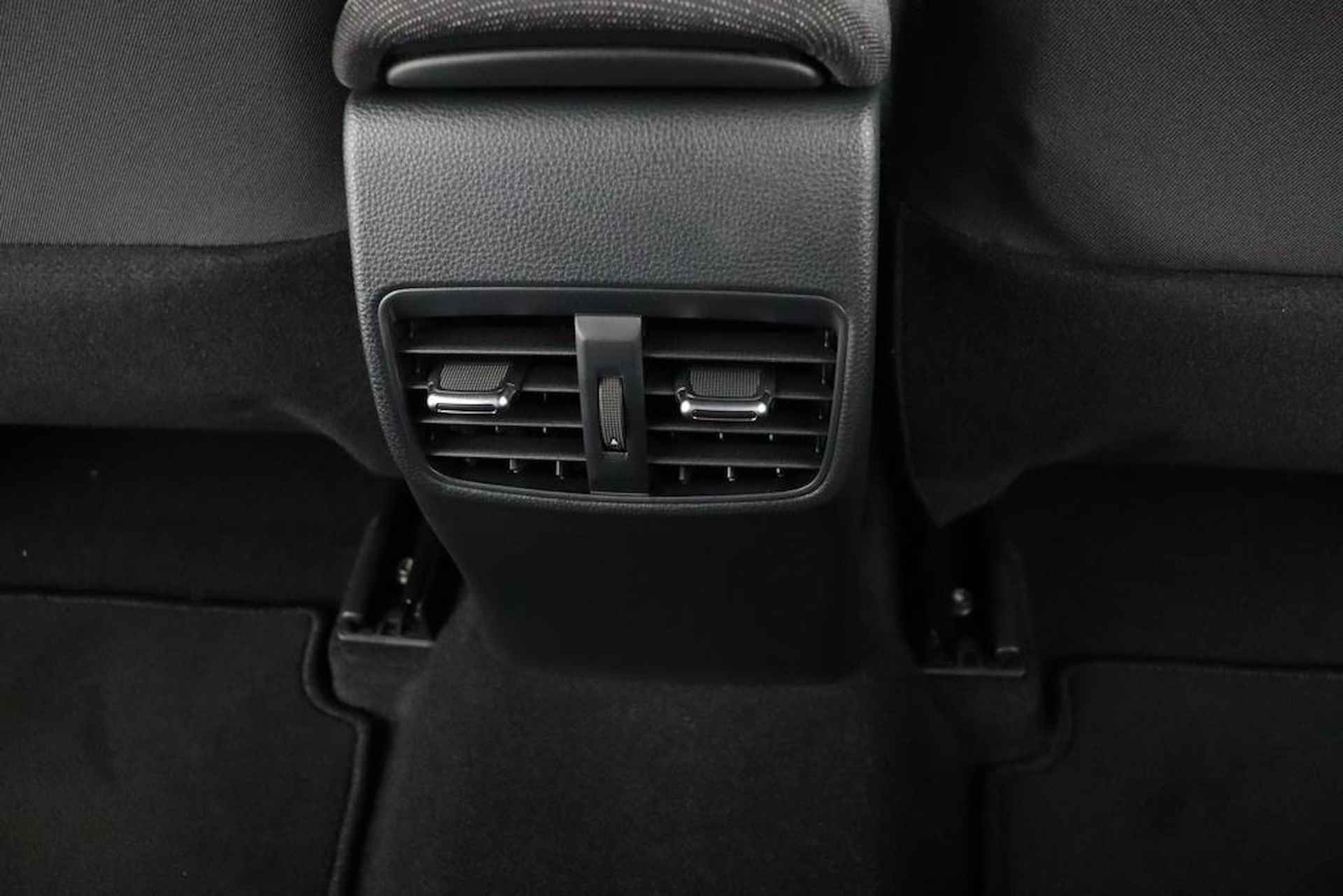 Toyota Corolla Touring Sports 1.8 Hybrid Active | Apple Carplay/Android Auto | - 40/44
