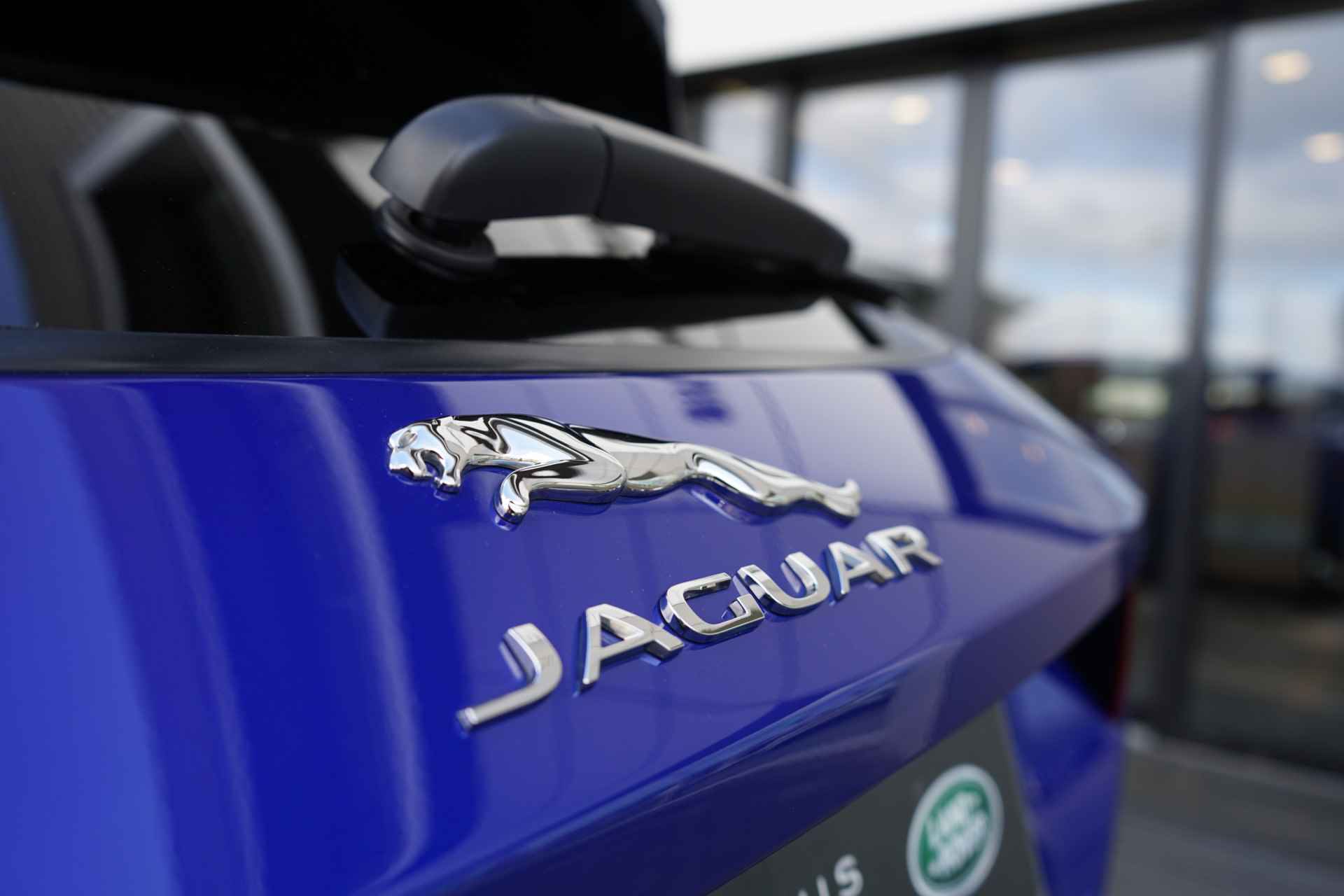 Jaguar E-Pace 2.0 P250 AWD R-Dynamic - Black Exterior Pack - 33/36