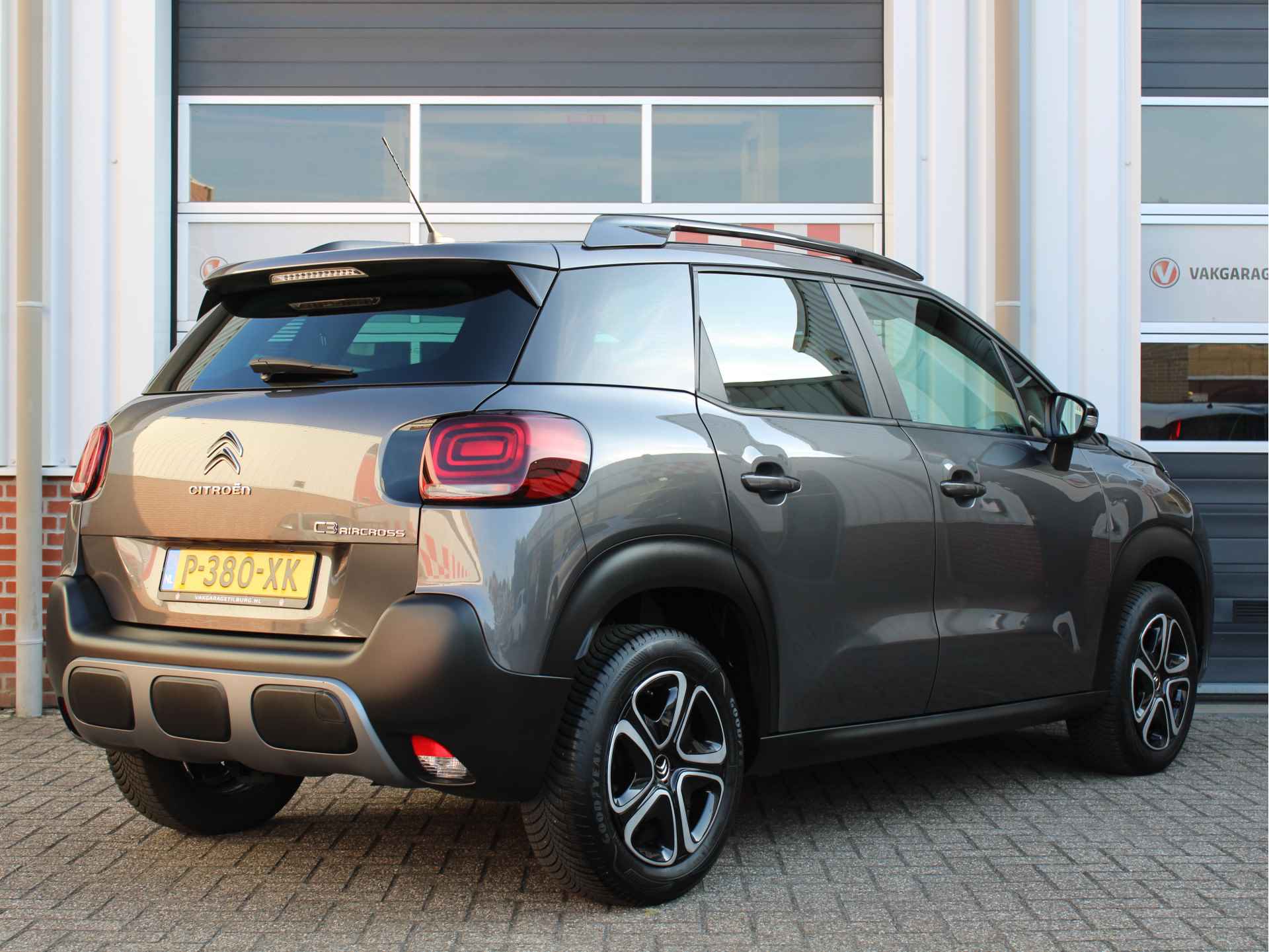 Citroën C3 Aircross 1.2 PureTech Feel 110PK /NAVI/LED/Lane assist/Apple carplay/Cruise control/Climate/CV/Bluetooth/ISOFIX/DAB+/NAP! 1e eig! - 4/42