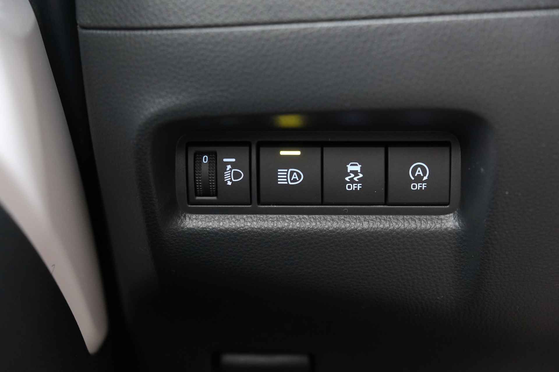 Toyota Aygo X 1.0 VVT-i MT Play | Apple CarPlay / Android Auto | Airco | Safet - 16/40