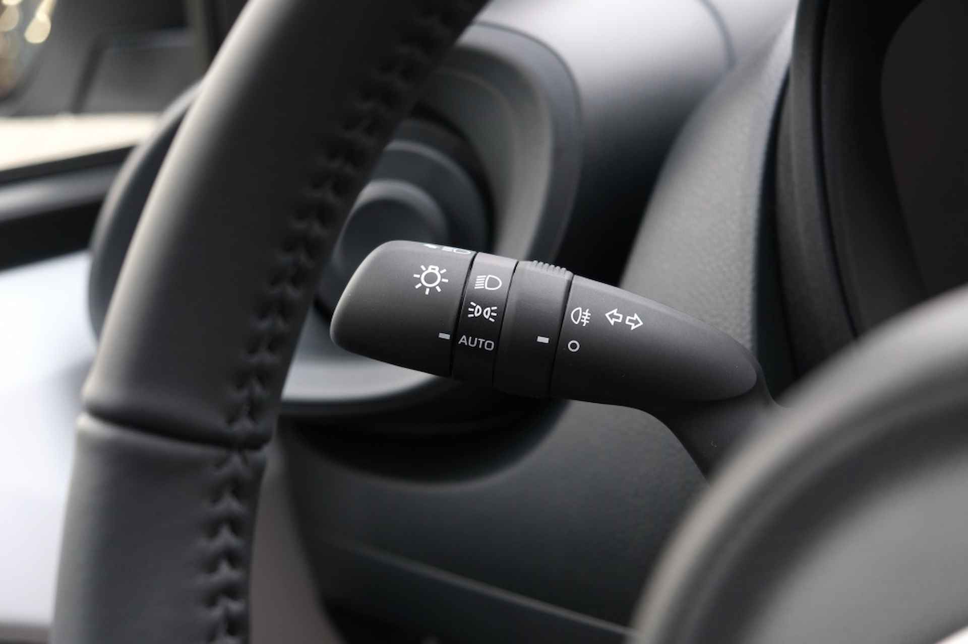 Toyota Aygo X 1.0 VVT-i MT Play | Apple CarPlay / Android Auto | Airco | Safet - 17/40