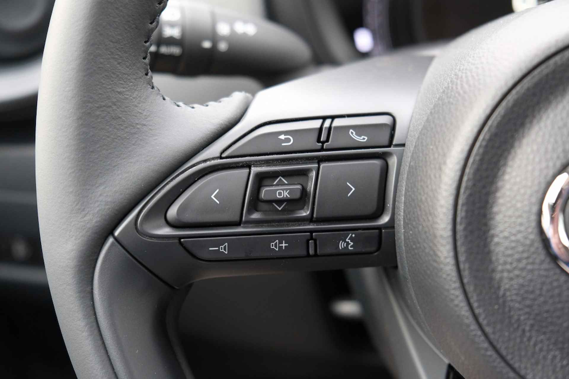 Toyota Aygo X 1.0 VVT-i MT Play | Apple CarPlay / Android Auto | Airco | Safet - 18/40