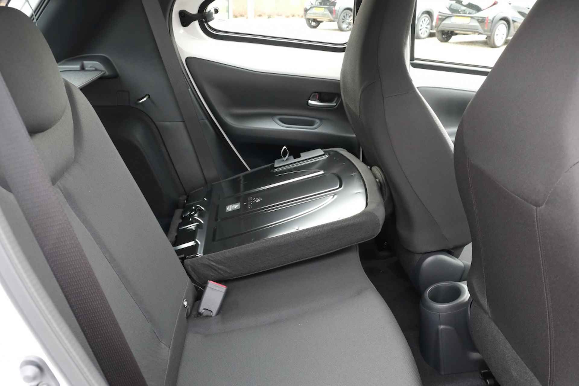 Toyota Aygo X 1.0 VVT-i MT Play | Apple CarPlay / Android Auto | Airco | Safet - 33/40