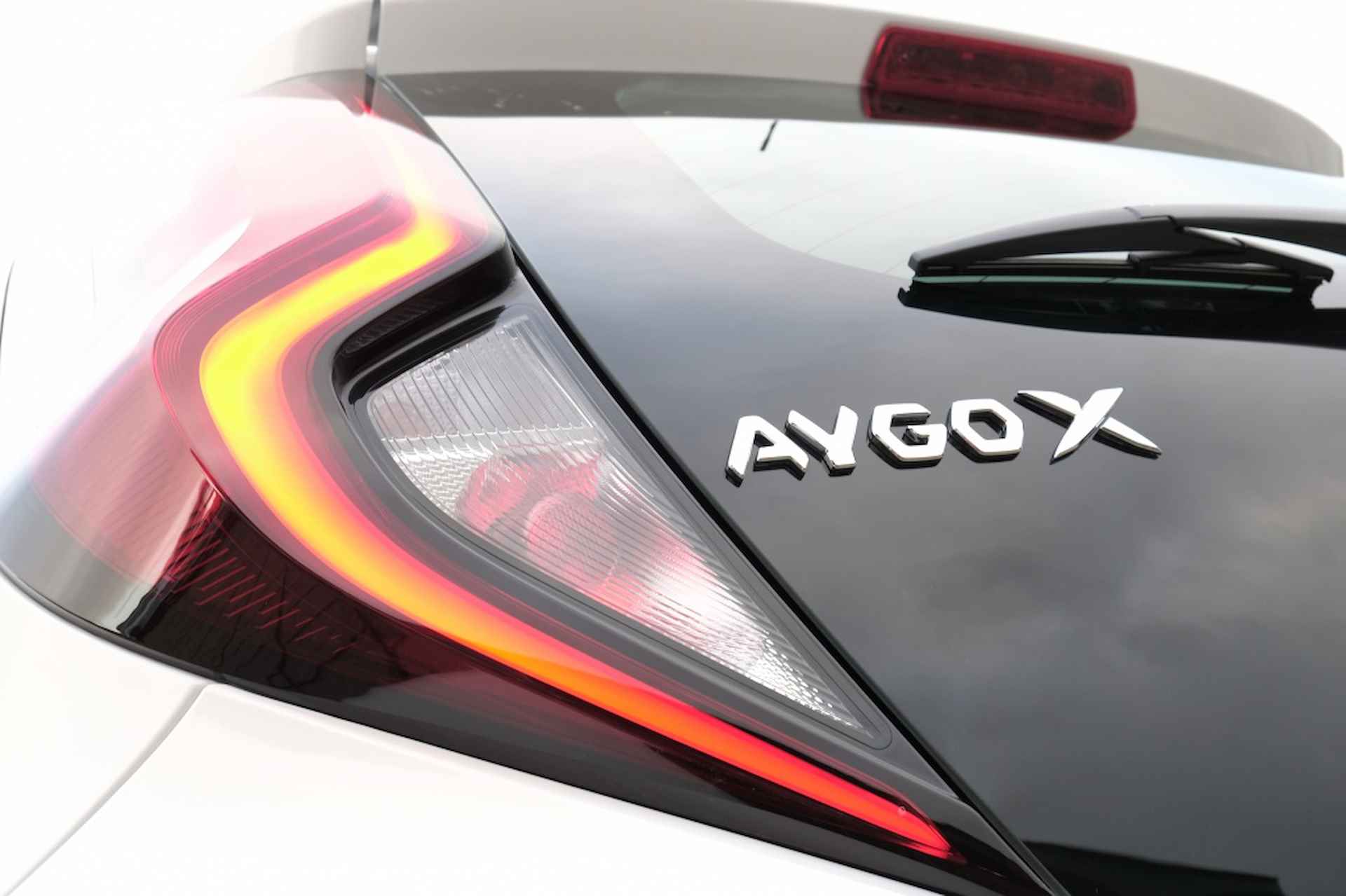 Toyota Aygo X 1.0 VVT-i MT Play | Apple CarPlay / Android Auto | Airco | Safet - 40/40